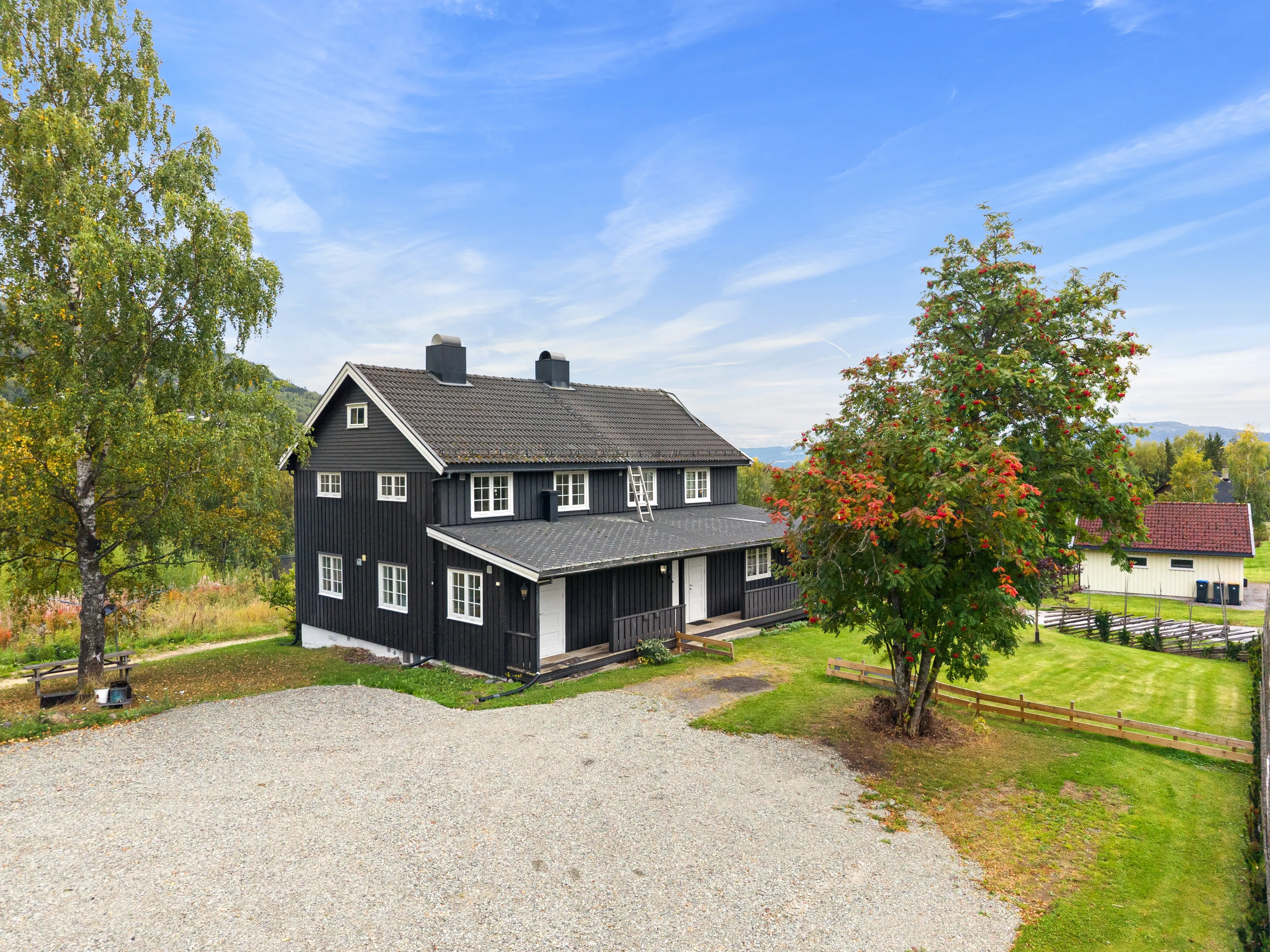 Maison familiale victorienne de 6 chambres à Brumunddal, avec jardins et terrasse - Image 2