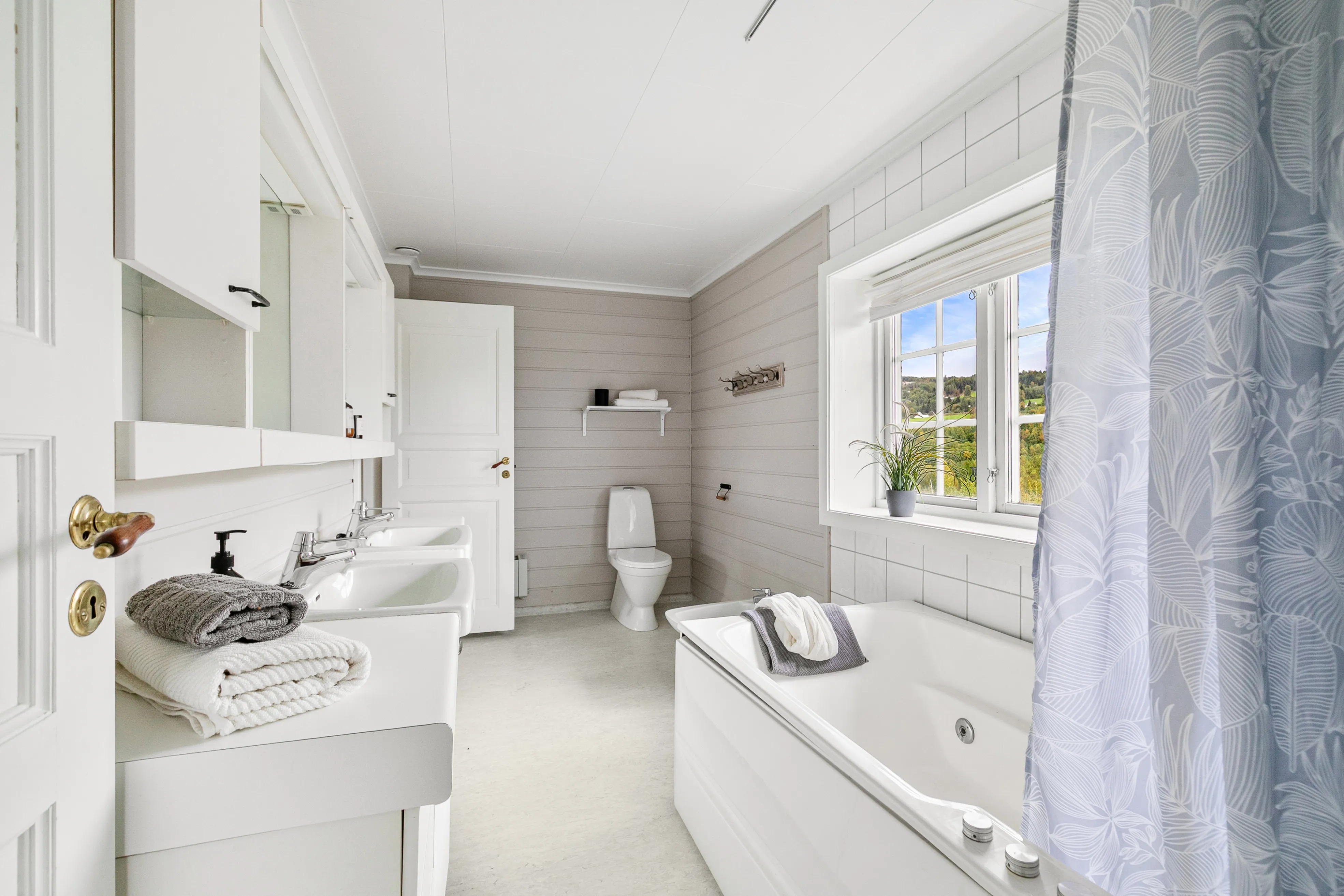 Maison familiale victorienne de 6 chambres à Brumunddal, avec jardins et terrasse - Voir l'image 26 sur 44