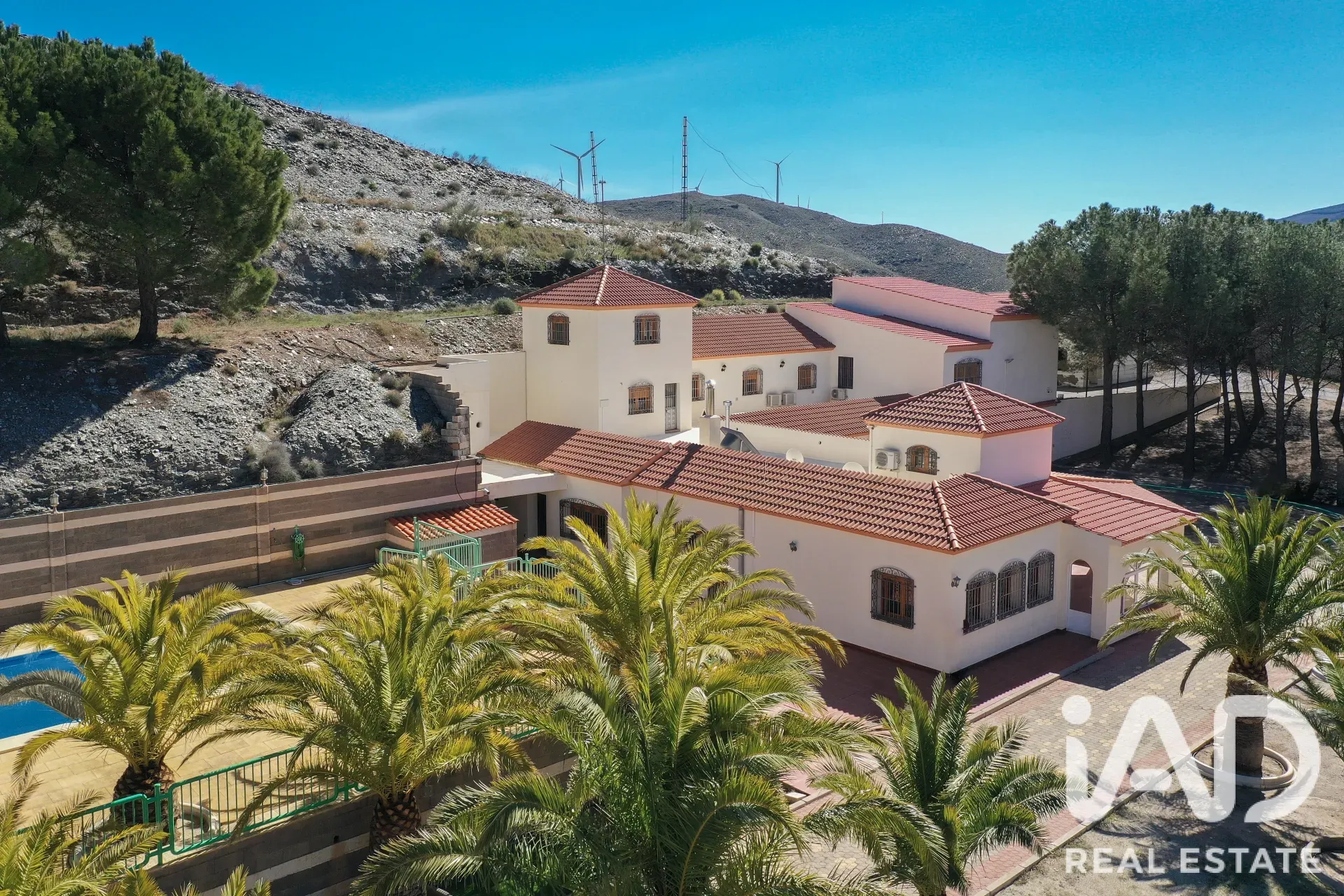 Spacious 5-Bedroom House with Pool and Expansive Grounds in Almería - Image 5