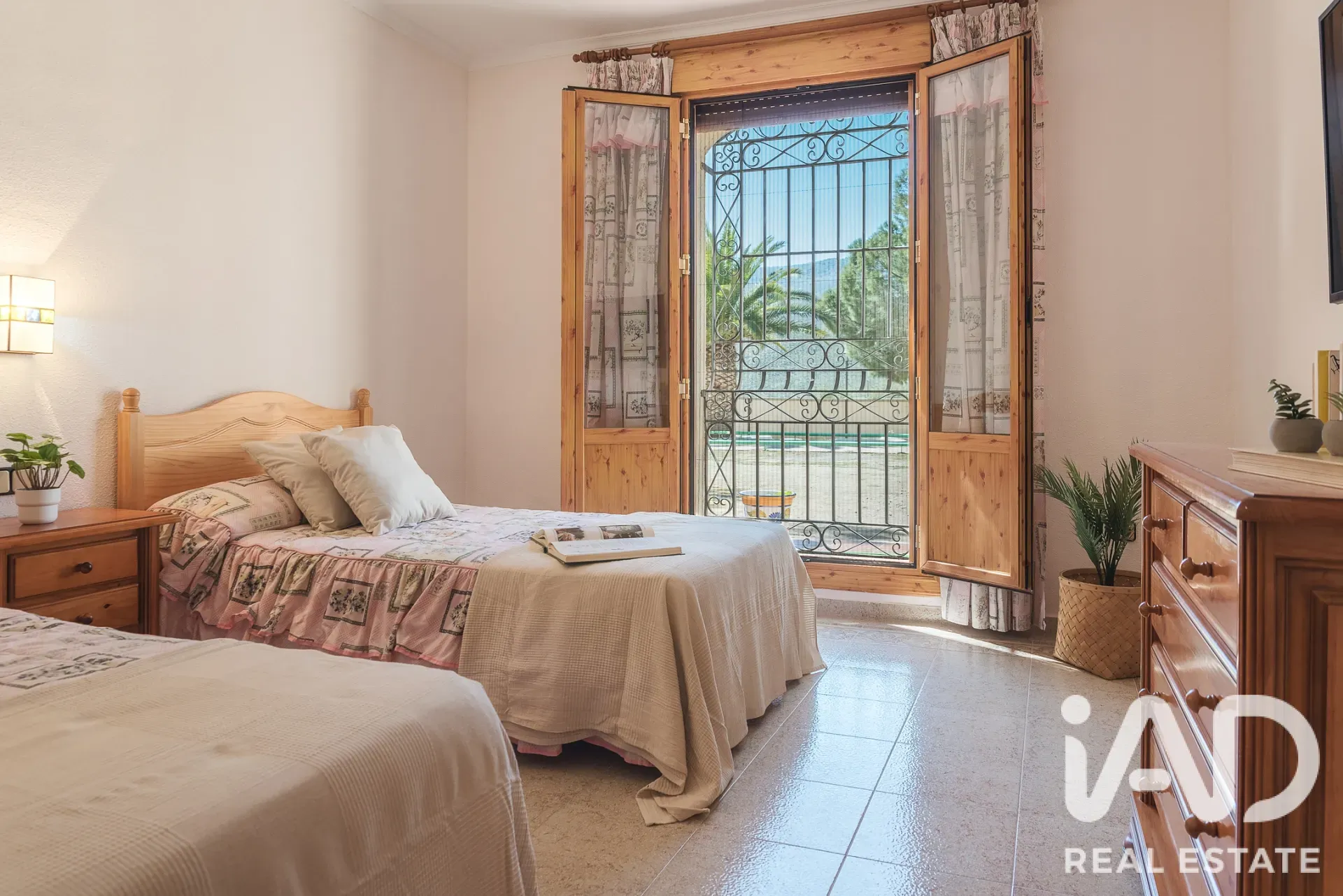 Spacious 5-Bedroom House with Pool and Expansive Grounds in Almería - View image 27 of 40