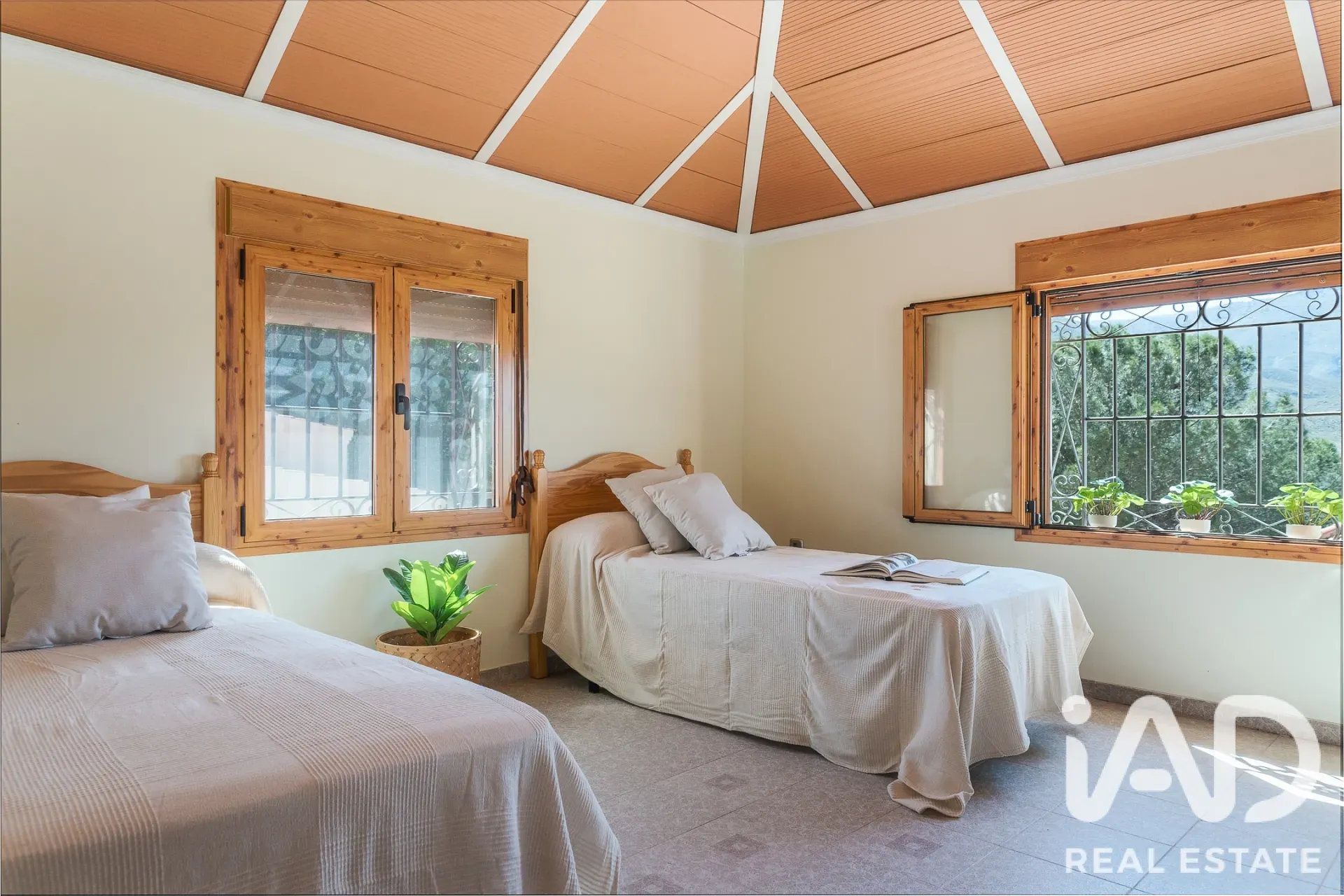 Spacious 5-Bedroom House with Pool and Expansive Grounds in Almería - View image 35 of 40