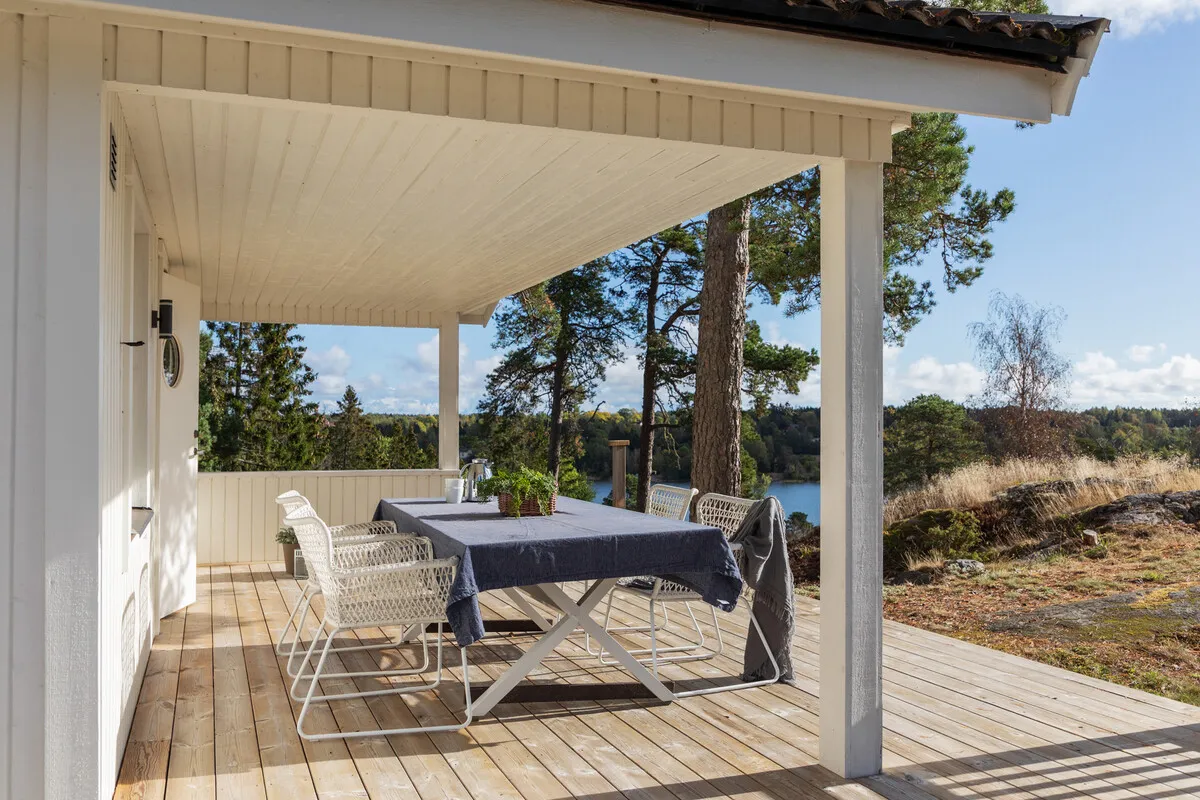 1970s Swedish Country House with Expansive Garden in Väddö - Image 4