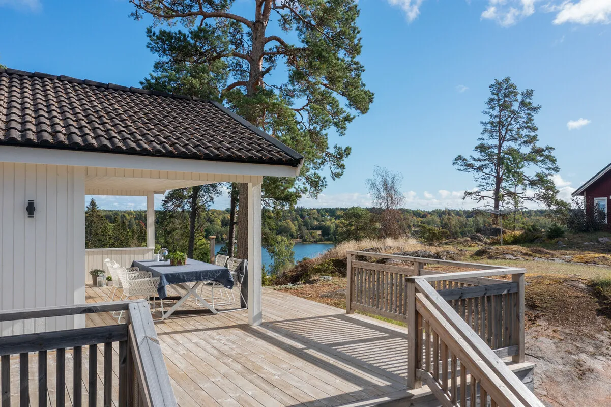 1970s Swedish Country House with Expansive Garden in Väddö - View image 6 of 34