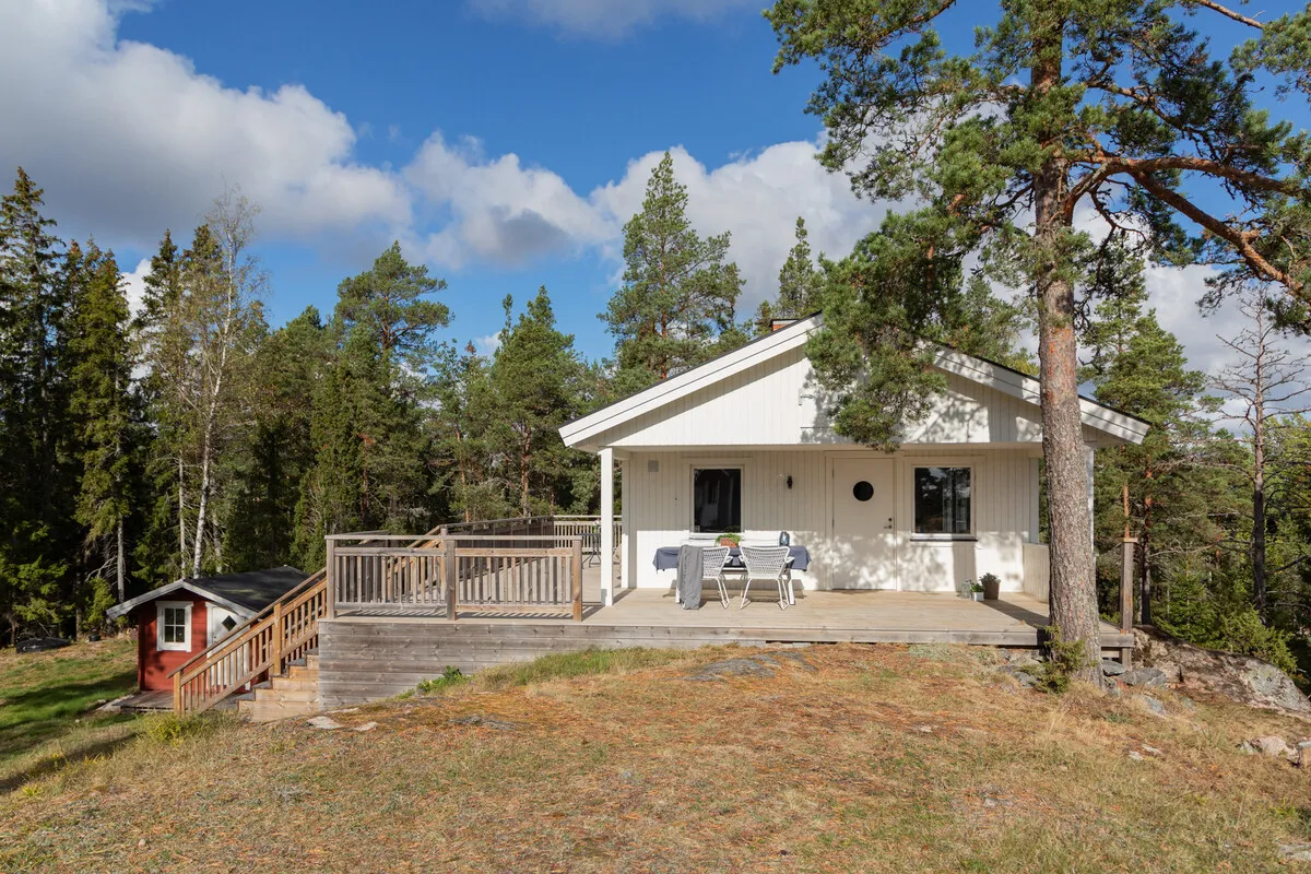 1970s Swedish Country House with Expansive Garden in Väddö - View image 7 of 34