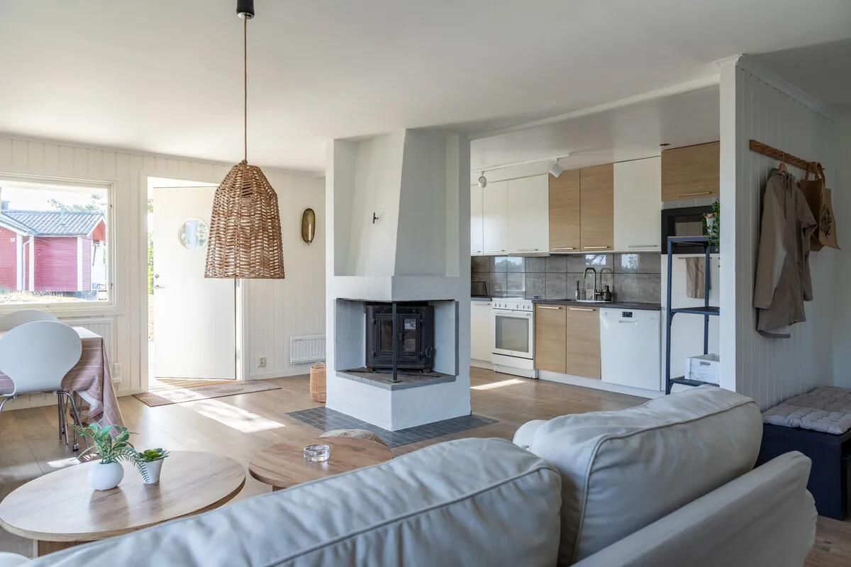 1970s Swedish Country House with Expansive Garden in Väddö - View image 8 of 34