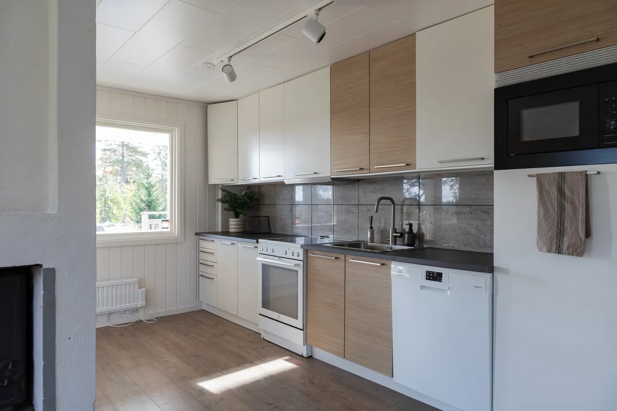 1970s Swedish Country House with Expansive Garden in Väddö - View image 14 of 34