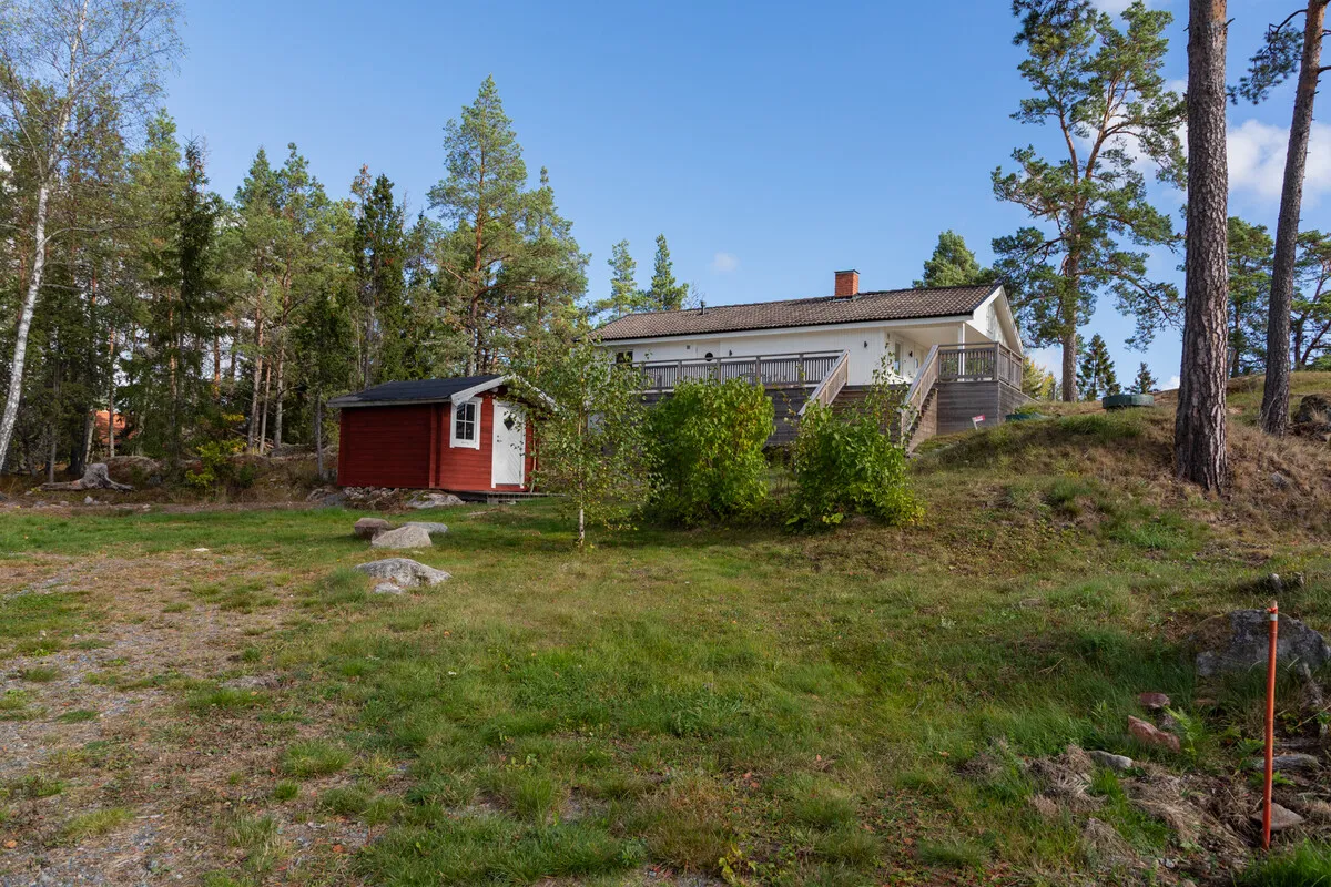 1970s Swedish Country House with Expansive Garden in Väddö - View image 25 of 34