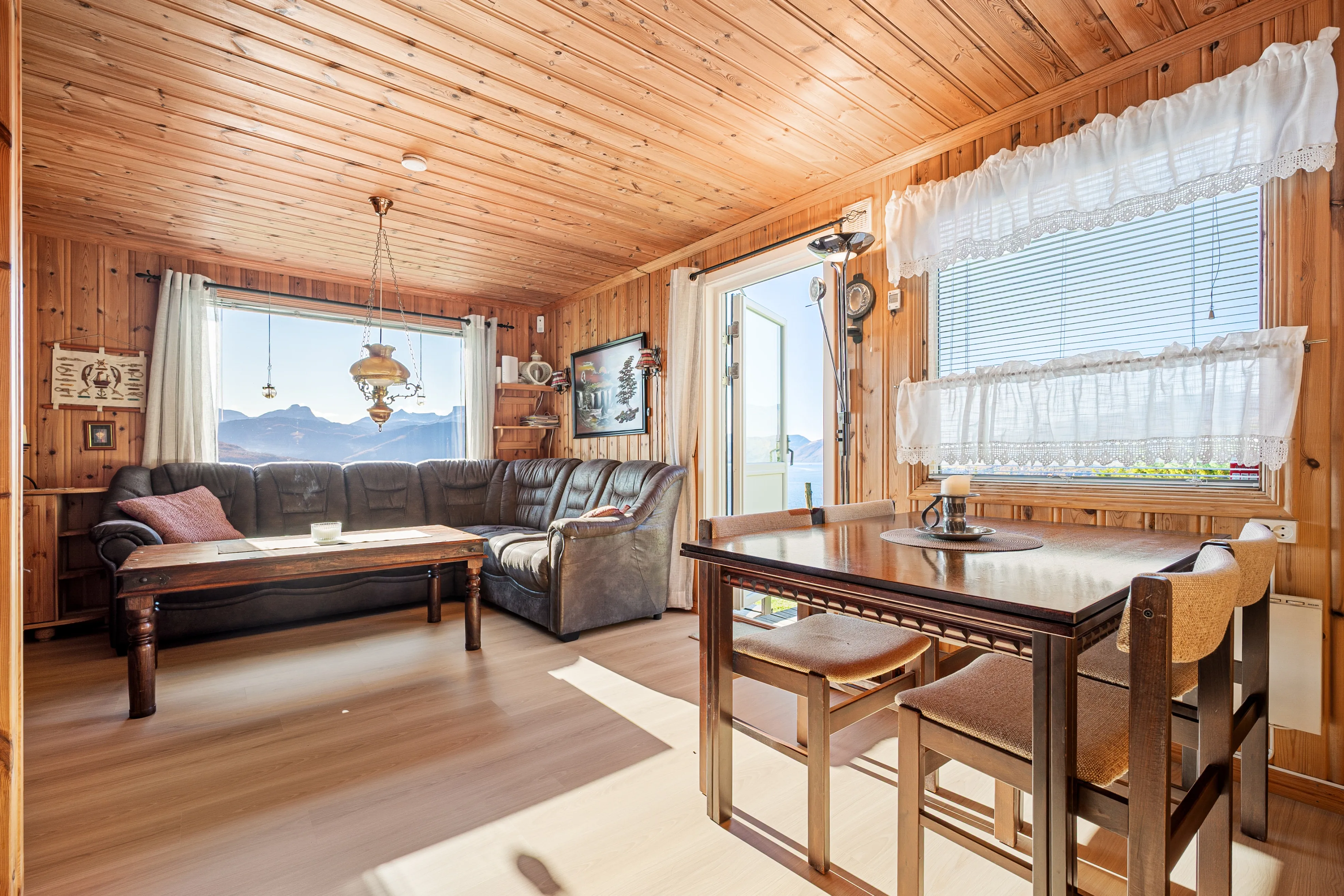 Maison en bord de mer avec parking dans le cadre paisible d'Andørja - Voir l'image 9 sur 40