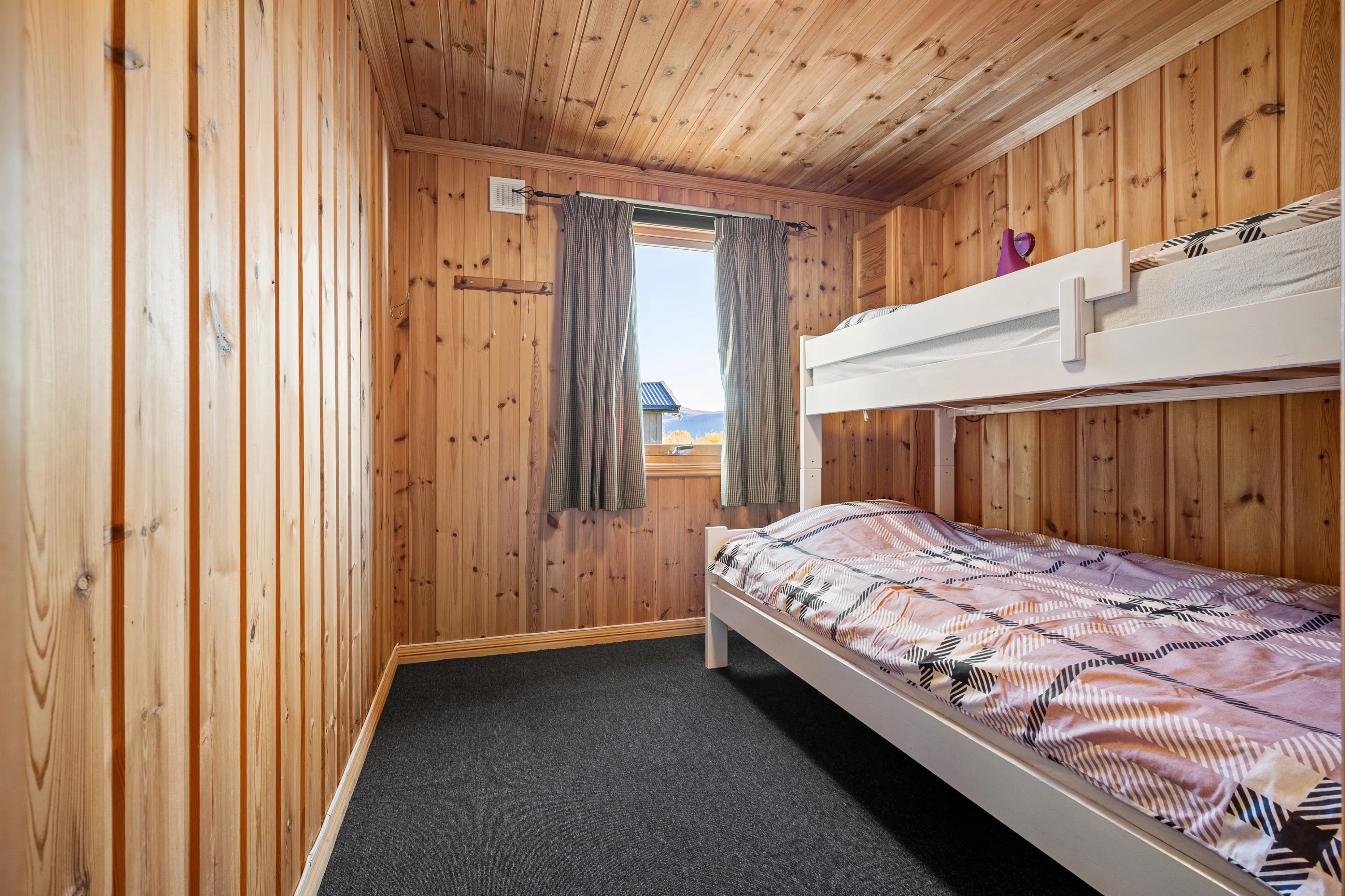 Maison en bord de mer avec parking dans le cadre paisible d'Andørja - Voir l'image 18 sur 40