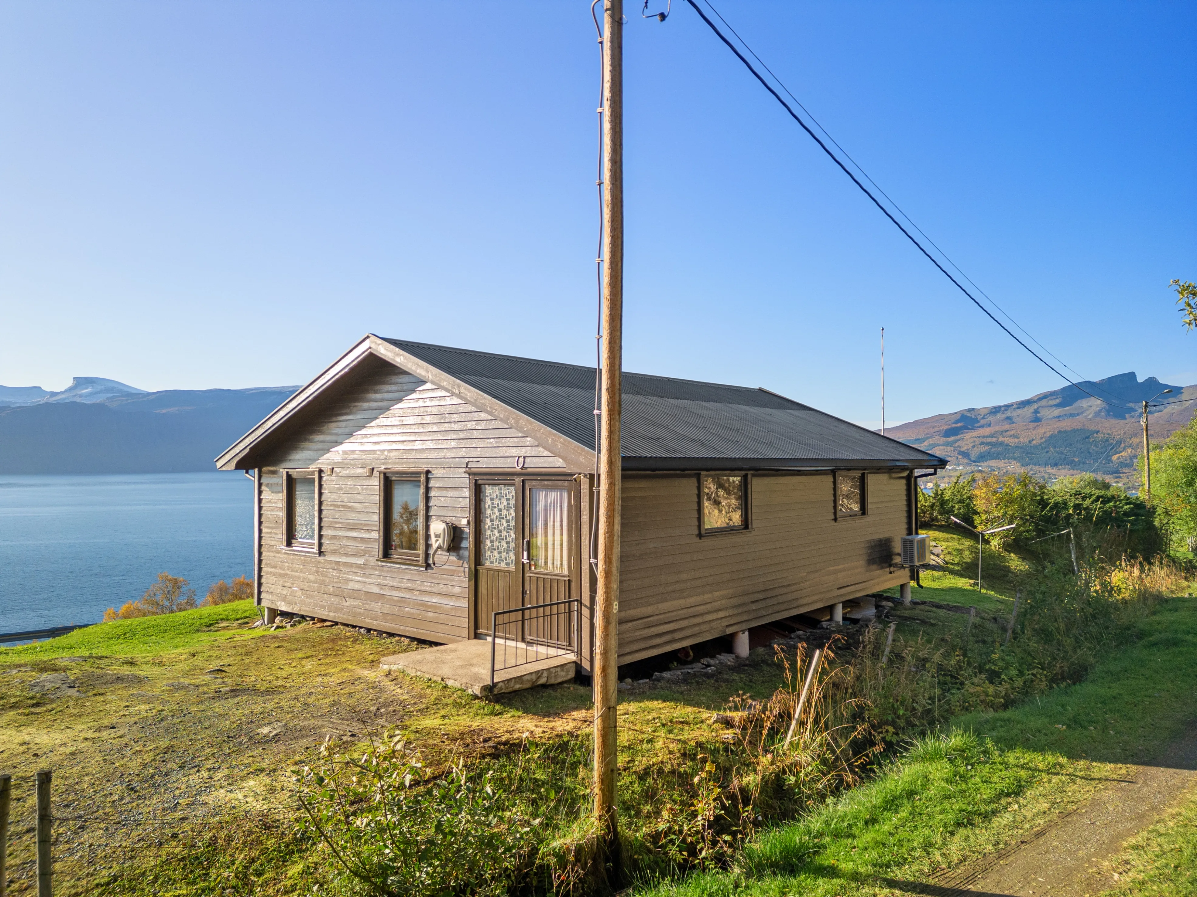 Maison en bord de mer avec parking dans le cadre paisible d'Andørja - Voir l'image 27 sur 40