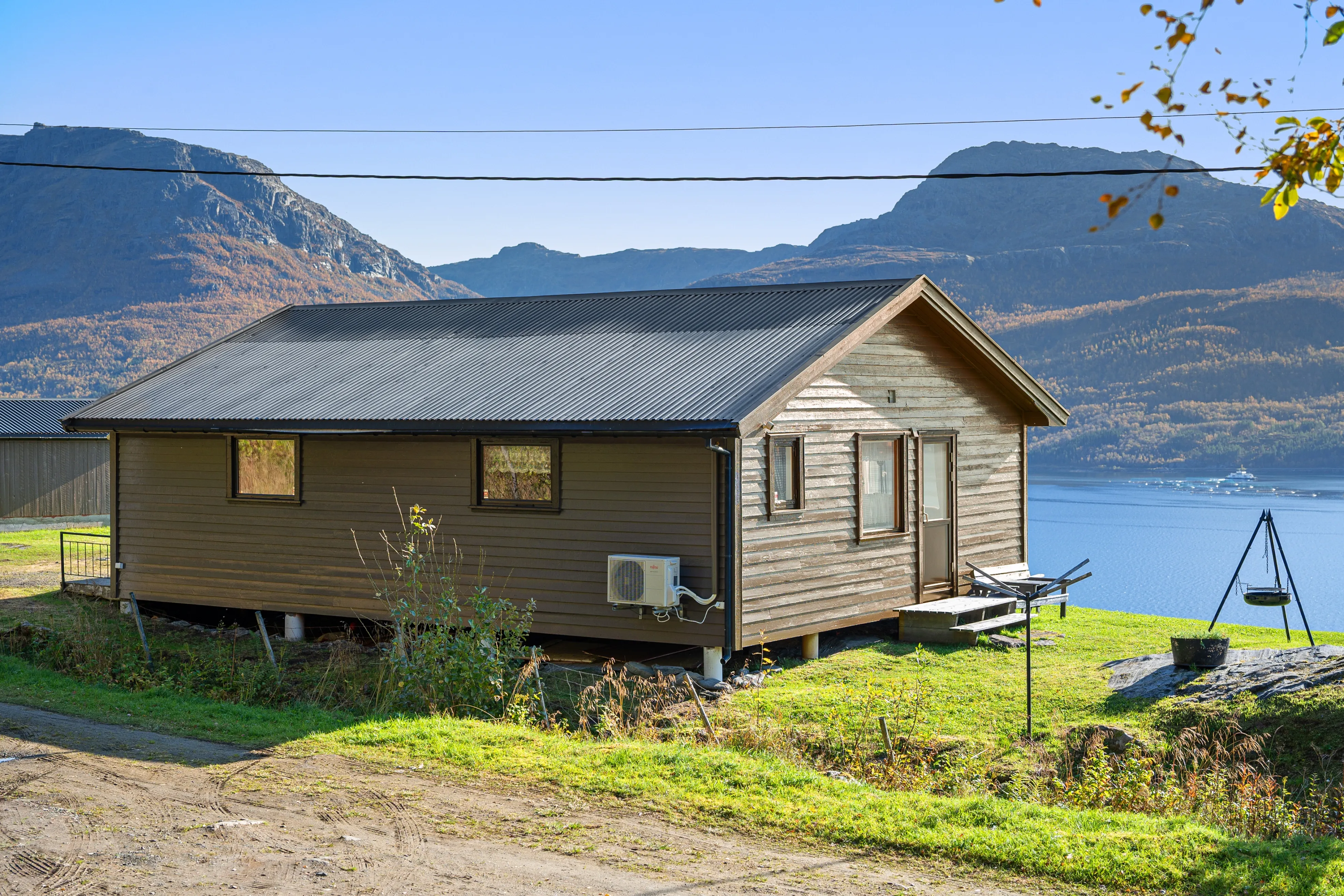 Maison en bord de mer avec parking dans le cadre paisible d'Andørja - Voir l'image 28 sur 40