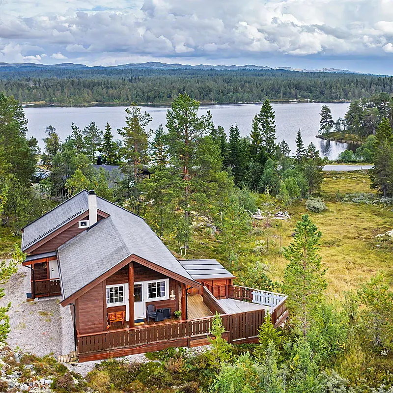 Modern 3-Bedroom Norwegian Cabin with Expansive Terrace in Nesbyen