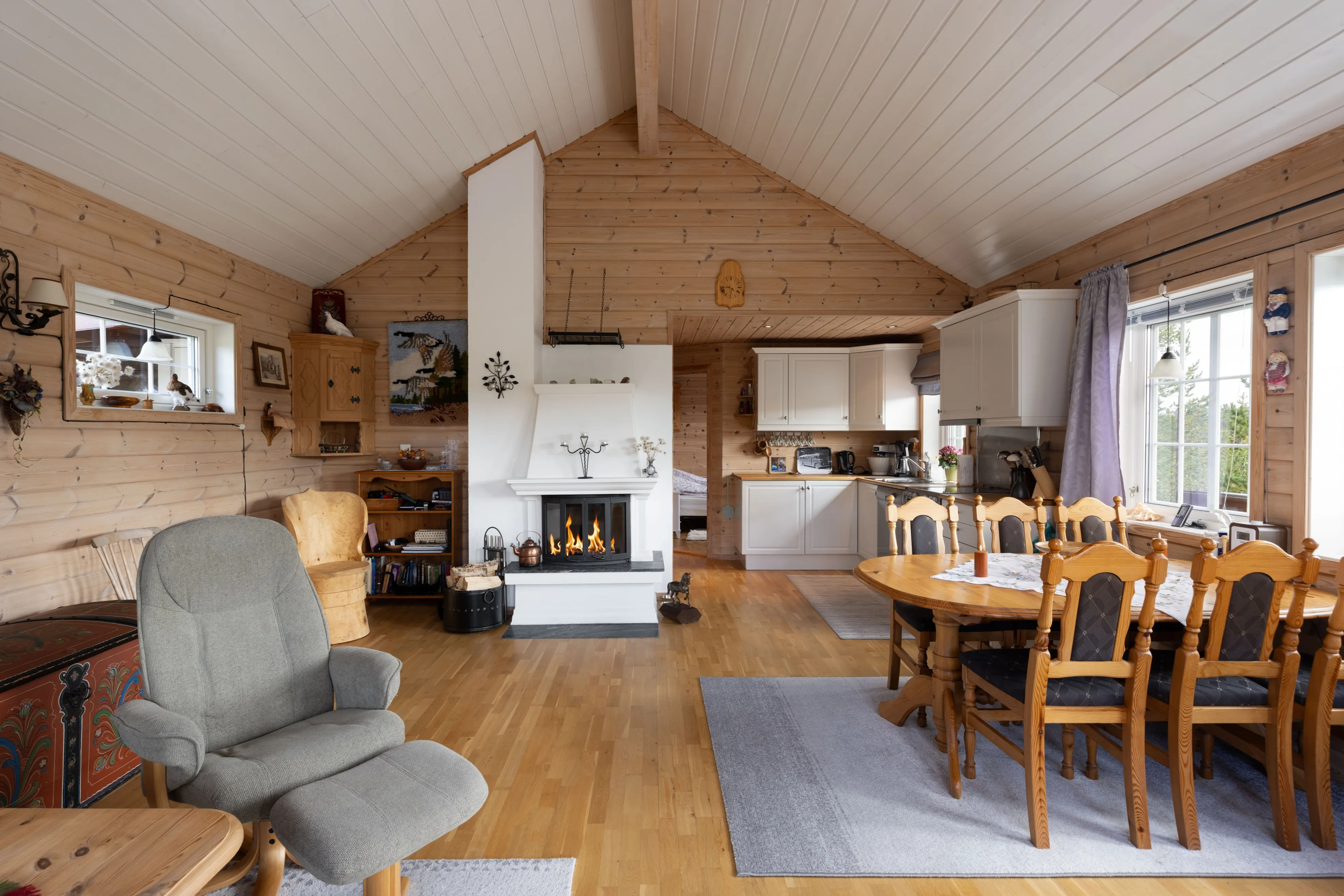 Modern 3-Bedroom Norwegian Cabin with Expansive Terrace in Nesbyen - View image 14 of 31