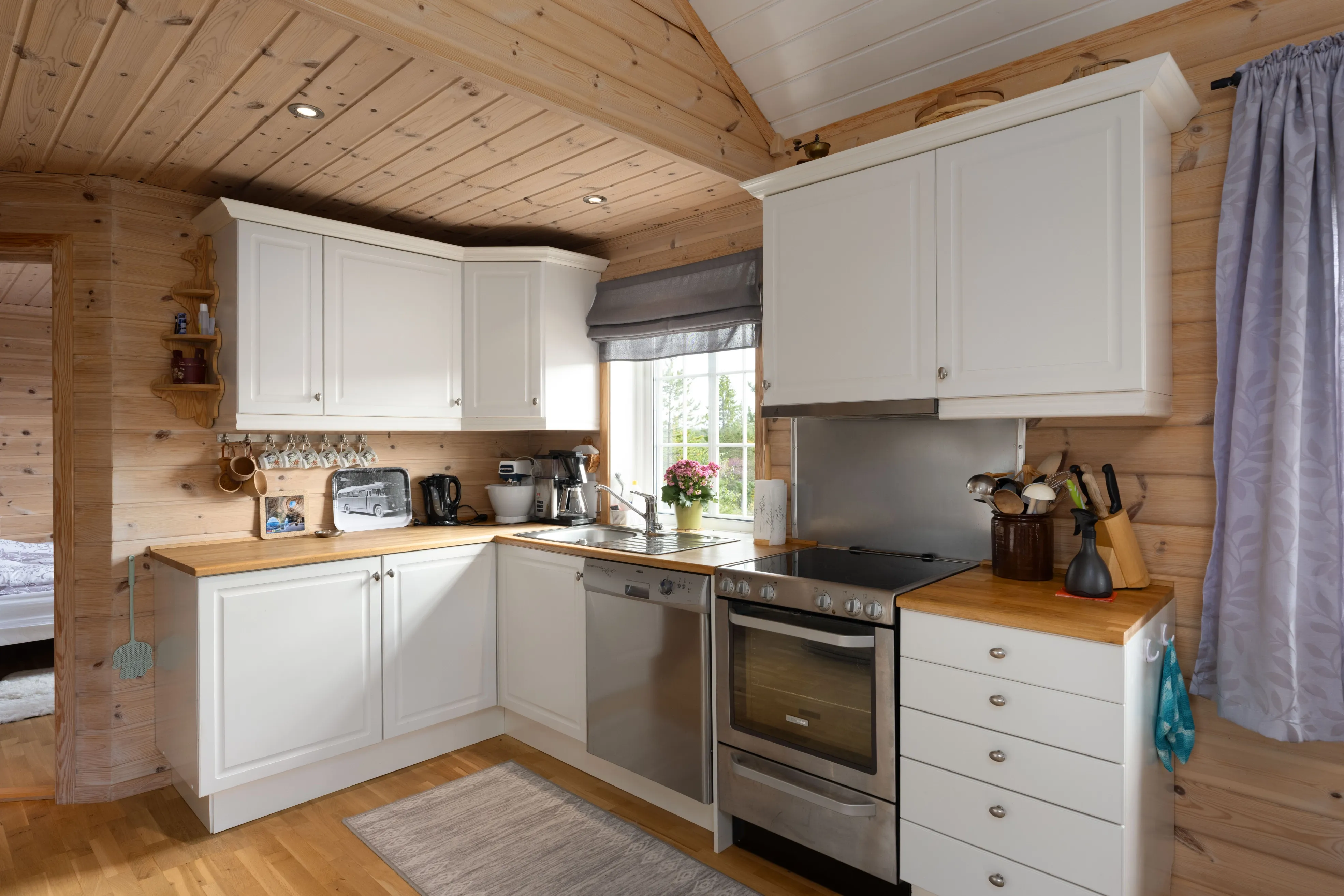 Modern 3-Bedroom Norwegian Cabin with Expansive Terrace in Nesbyen - View image 16 of 31