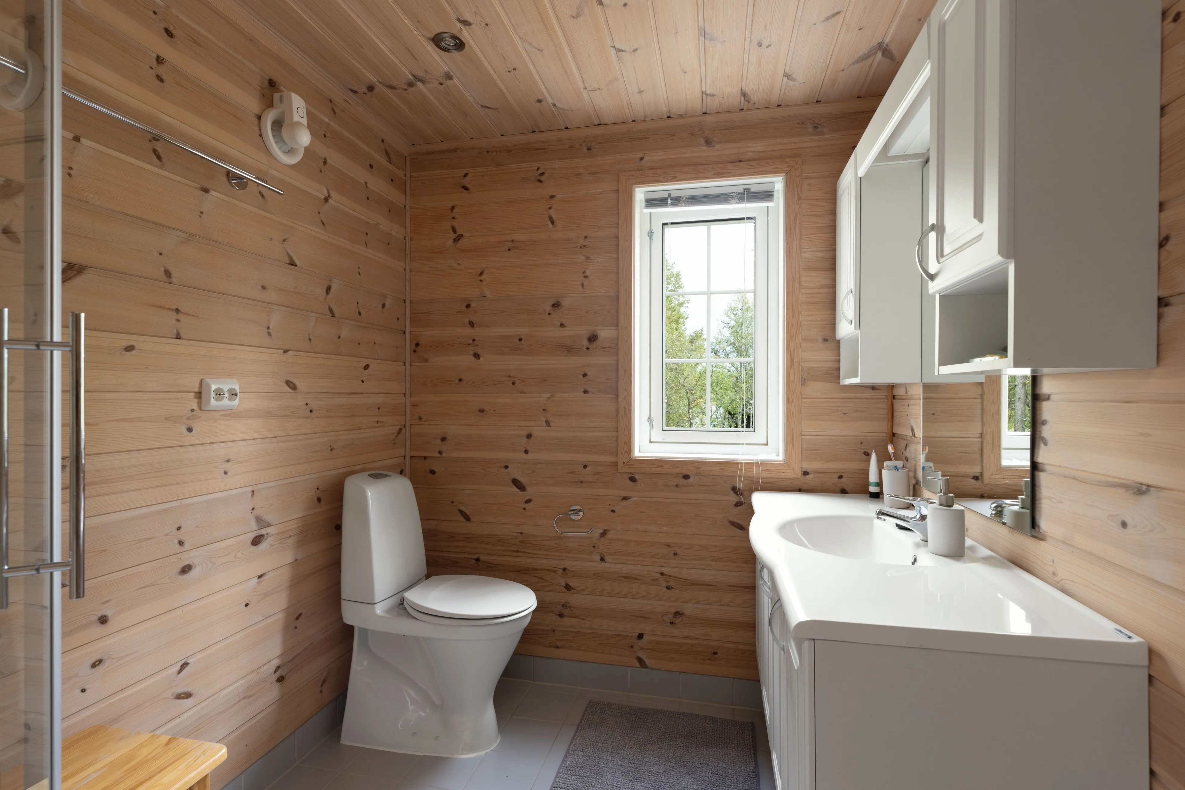 Modern 3-Bedroom Norwegian Cabin with Expansive Terrace in Nesbyen - View image 17 of 31