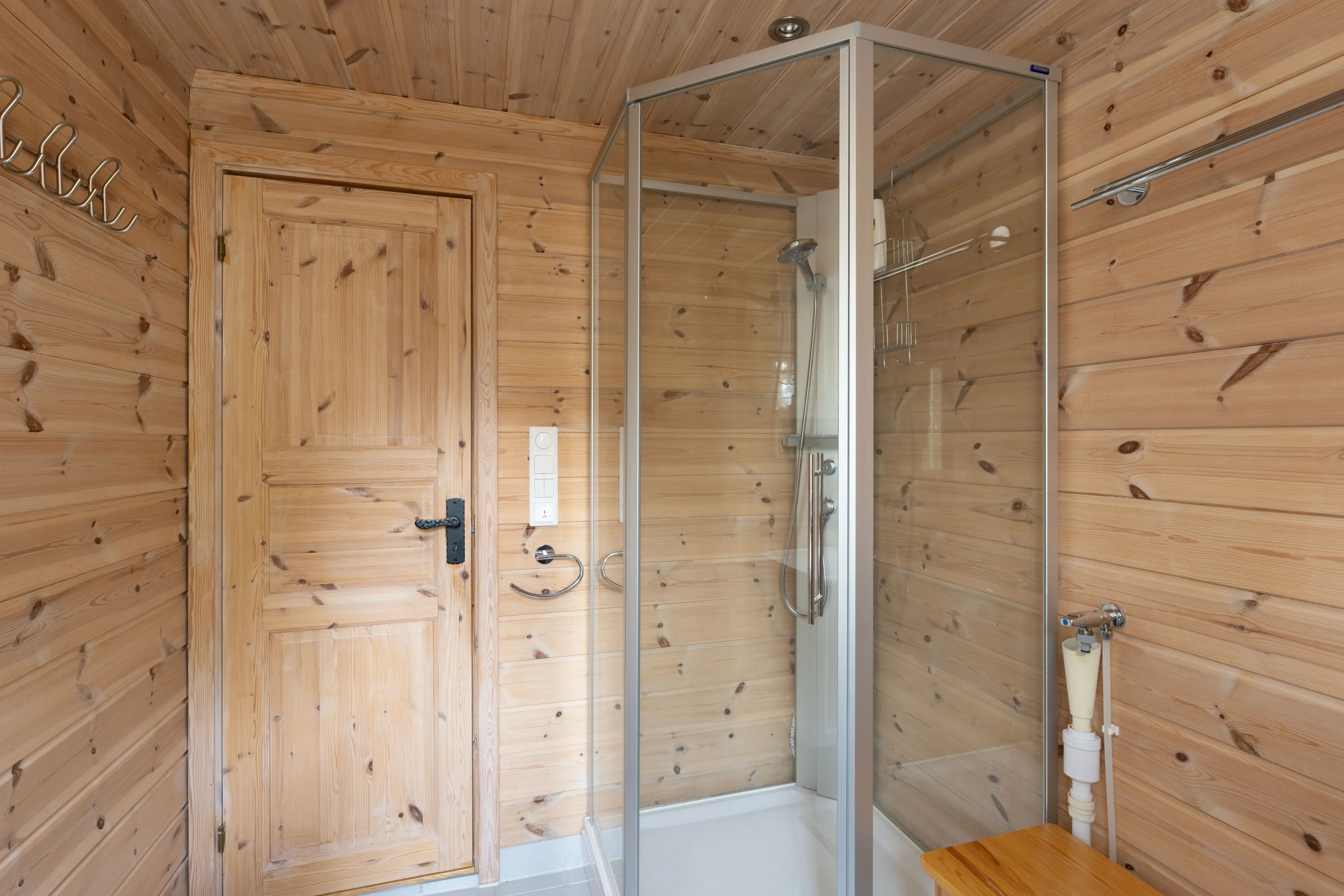 Modern 3-Bedroom Norwegian Cabin with Expansive Terrace in Nesbyen - View image 18 of 31