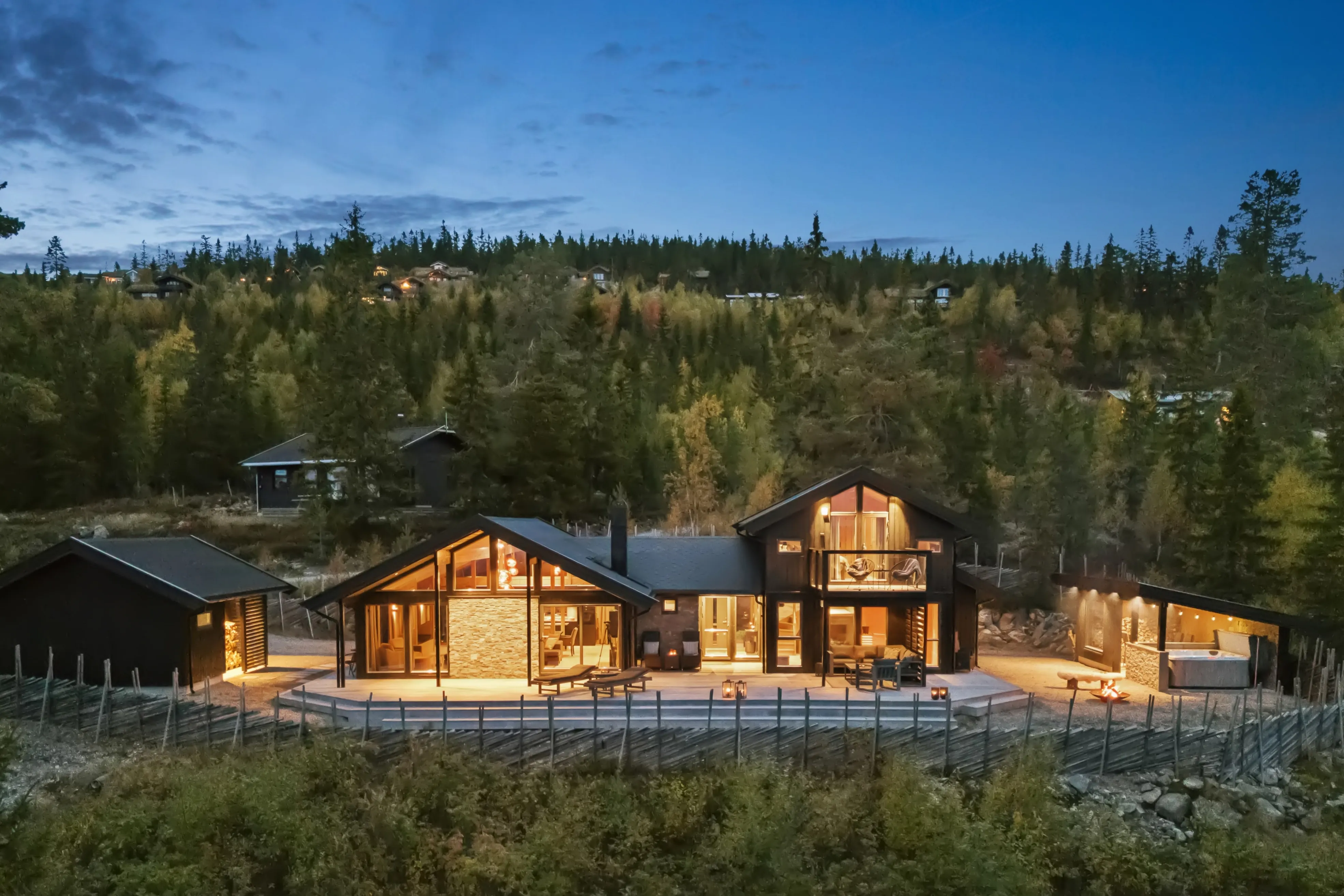 Modern 5-Bedroom Cabin in Birkenåsen with Jacuzzi, Sauna, and Large Garden - Image 2
