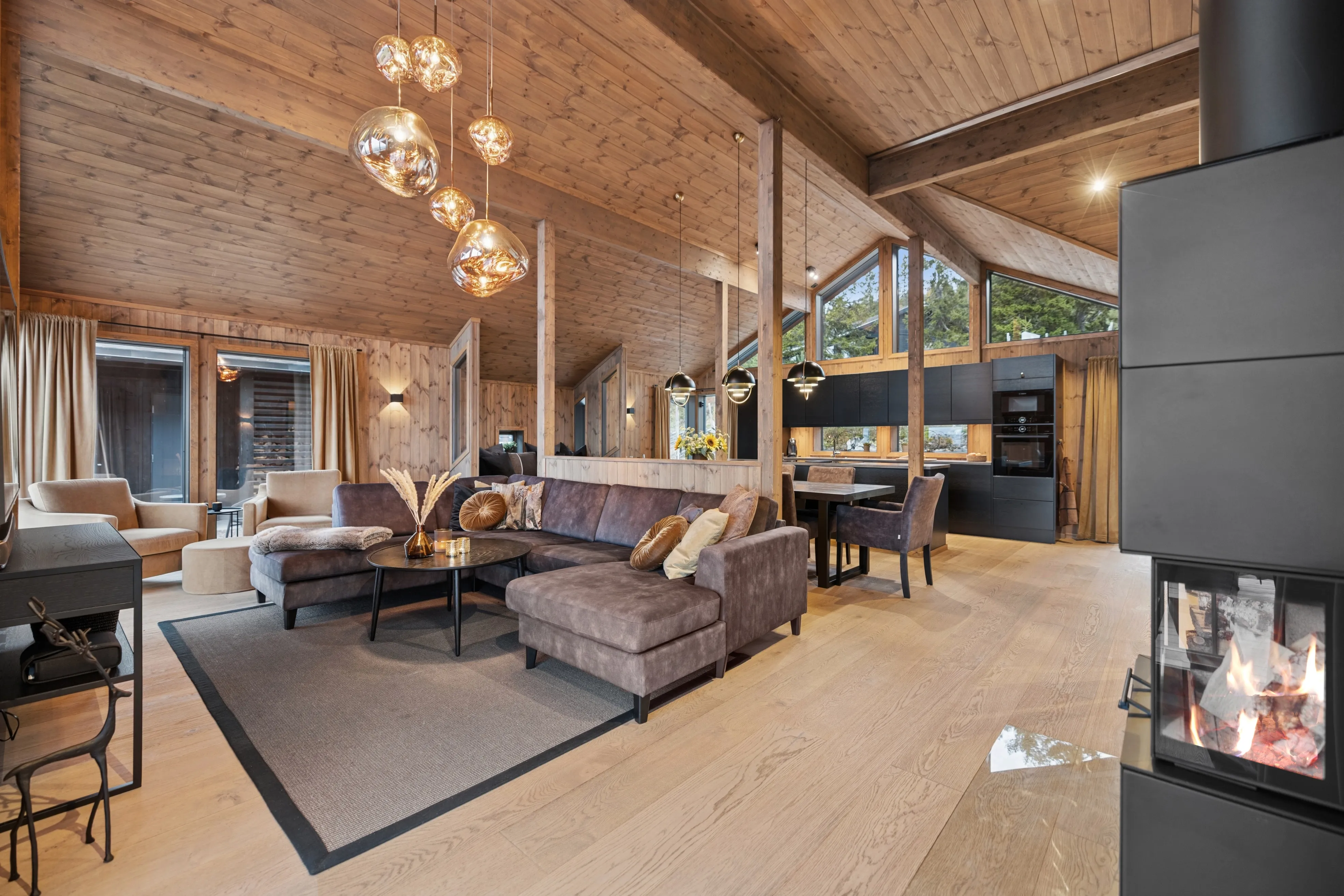 Modern 5-Bedroom Cabin in Birkenåsen with Jacuzzi, Sauna, and Large Garden - View image 8 of 41