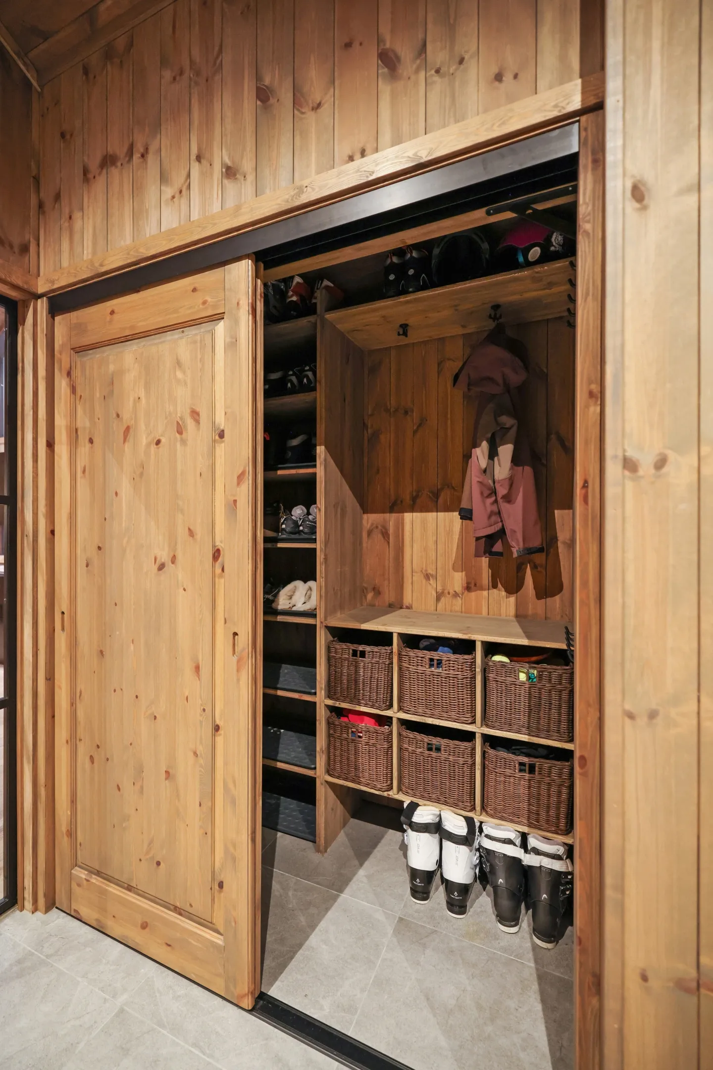 Modern 5-Bedroom Cabin in Birkenåsen with Jacuzzi, Sauna, and Large Garden - View image 13 of 41