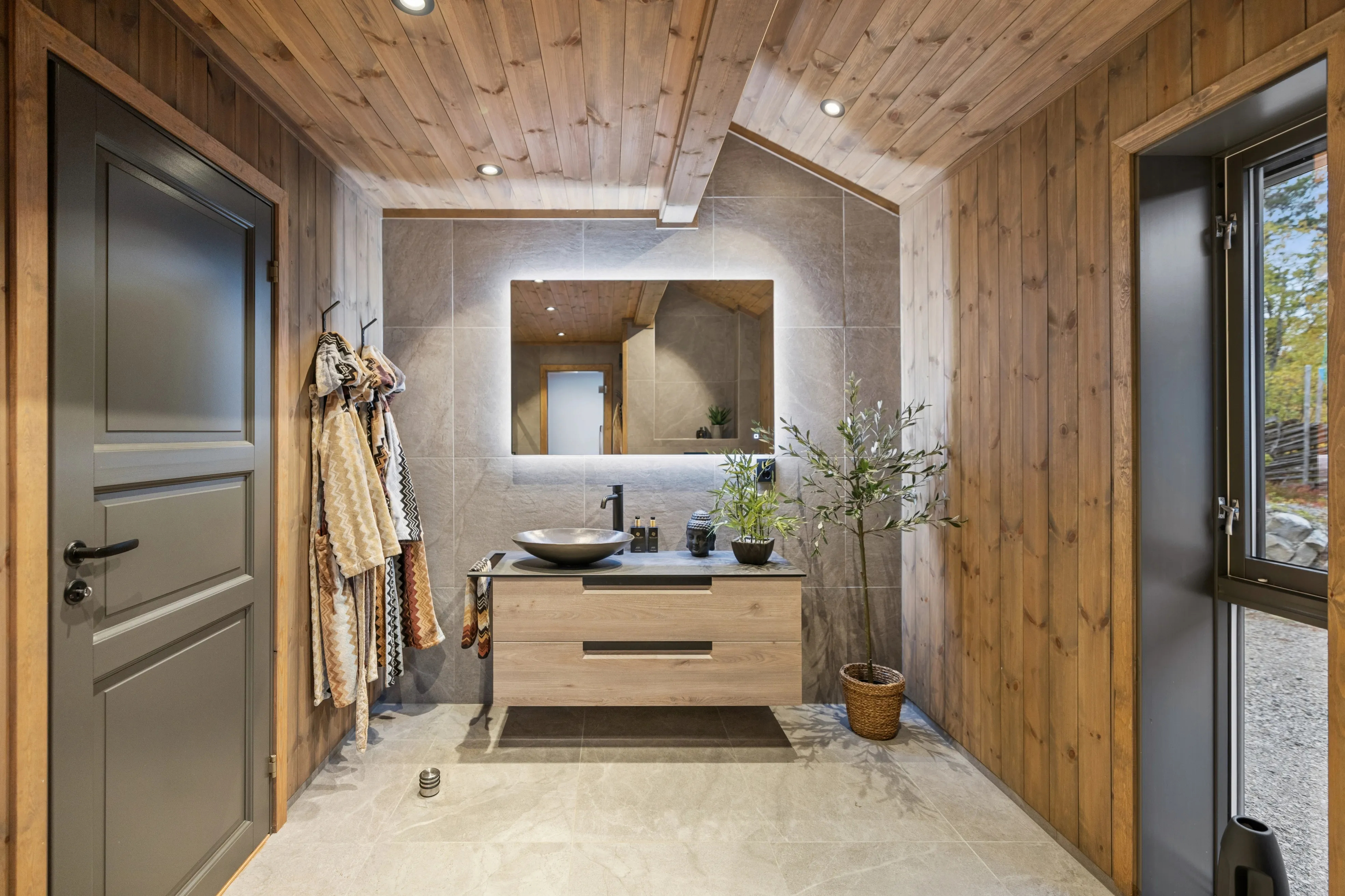 Modern 5-Bedroom Cabin in Birkenåsen with Jacuzzi, Sauna, and Large Garden - View image 19 of 41