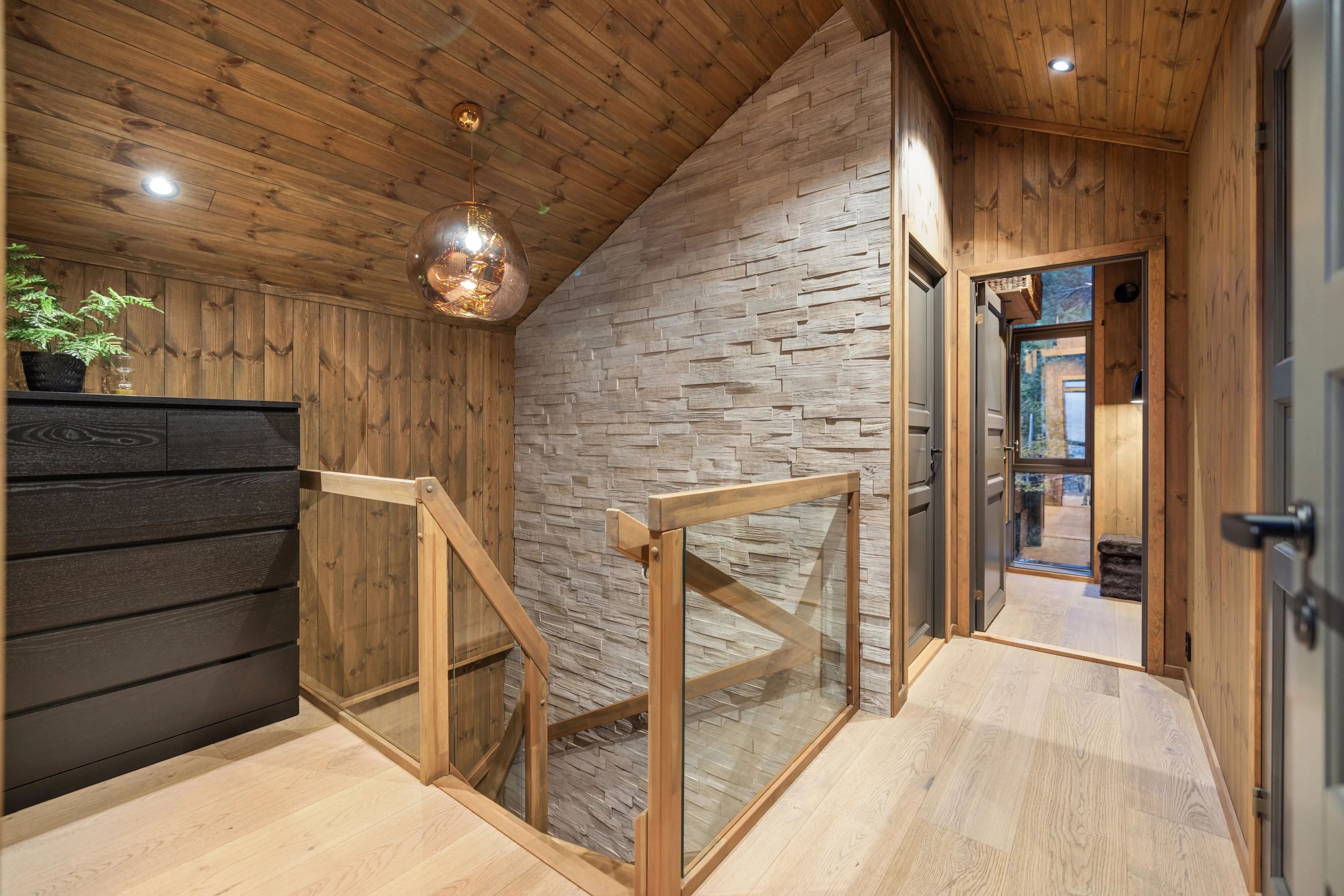Modern 5-Bedroom Cabin in Birkenåsen with Jacuzzi, Sauna, and Large Garden - View image 22 of 41
