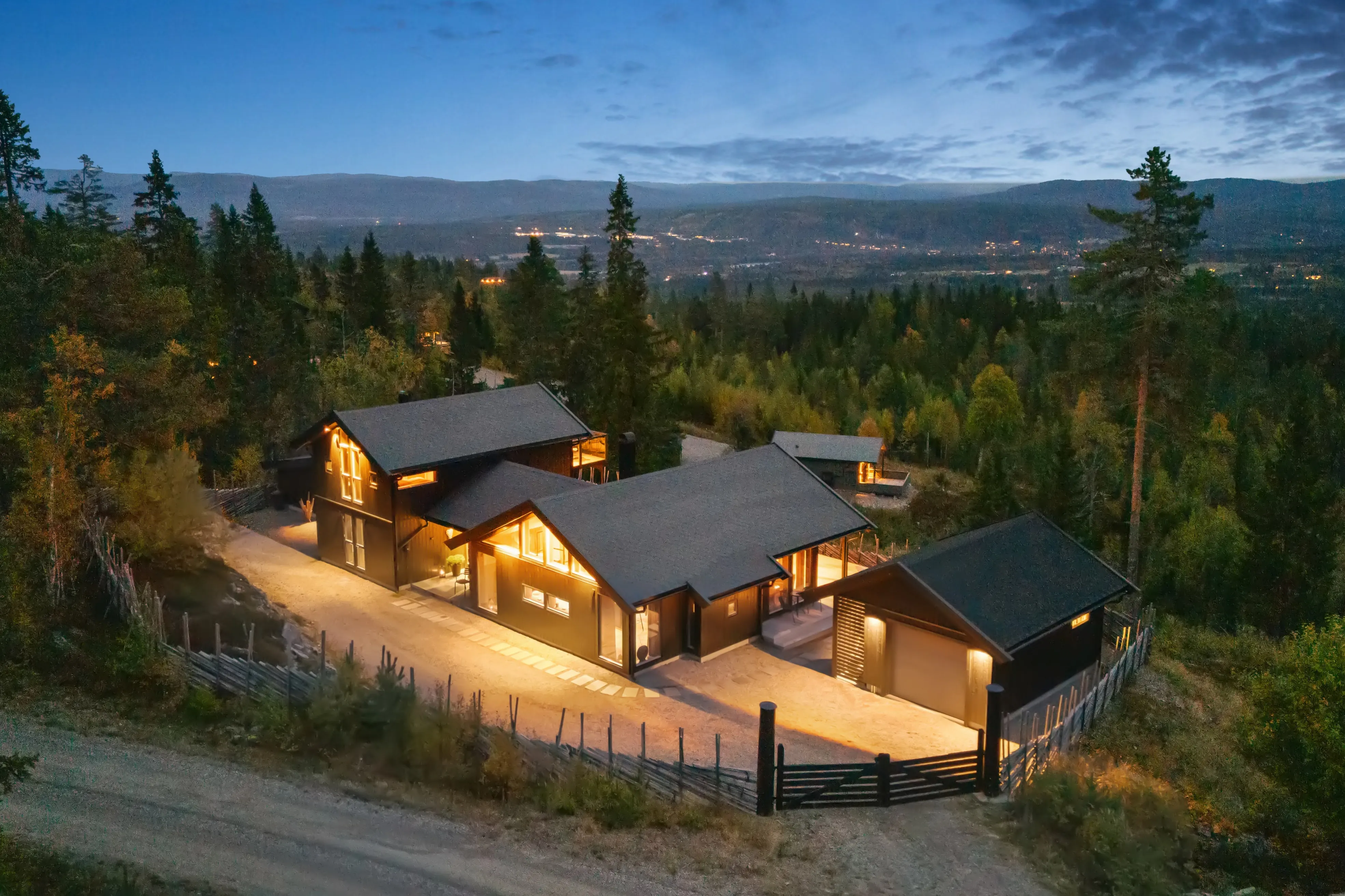 Modern 5-Bedroom Cabin in Birkenåsen with Jacuzzi, Sauna, and Large Garden - View image 36 of 41