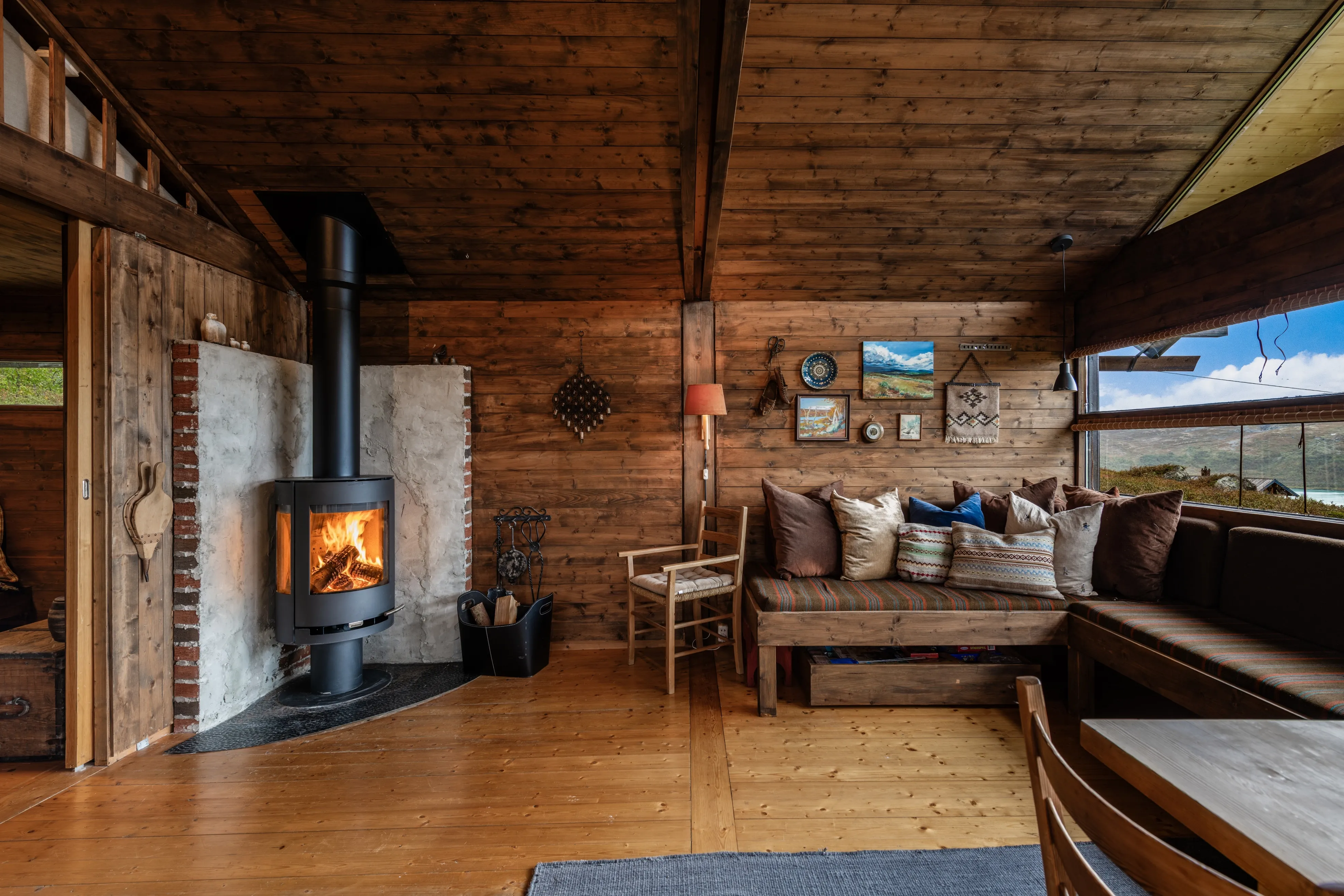 1970s 4-Bedroom Cabin in Norway's Scenic Viken with Expansive Grounds - Image 5