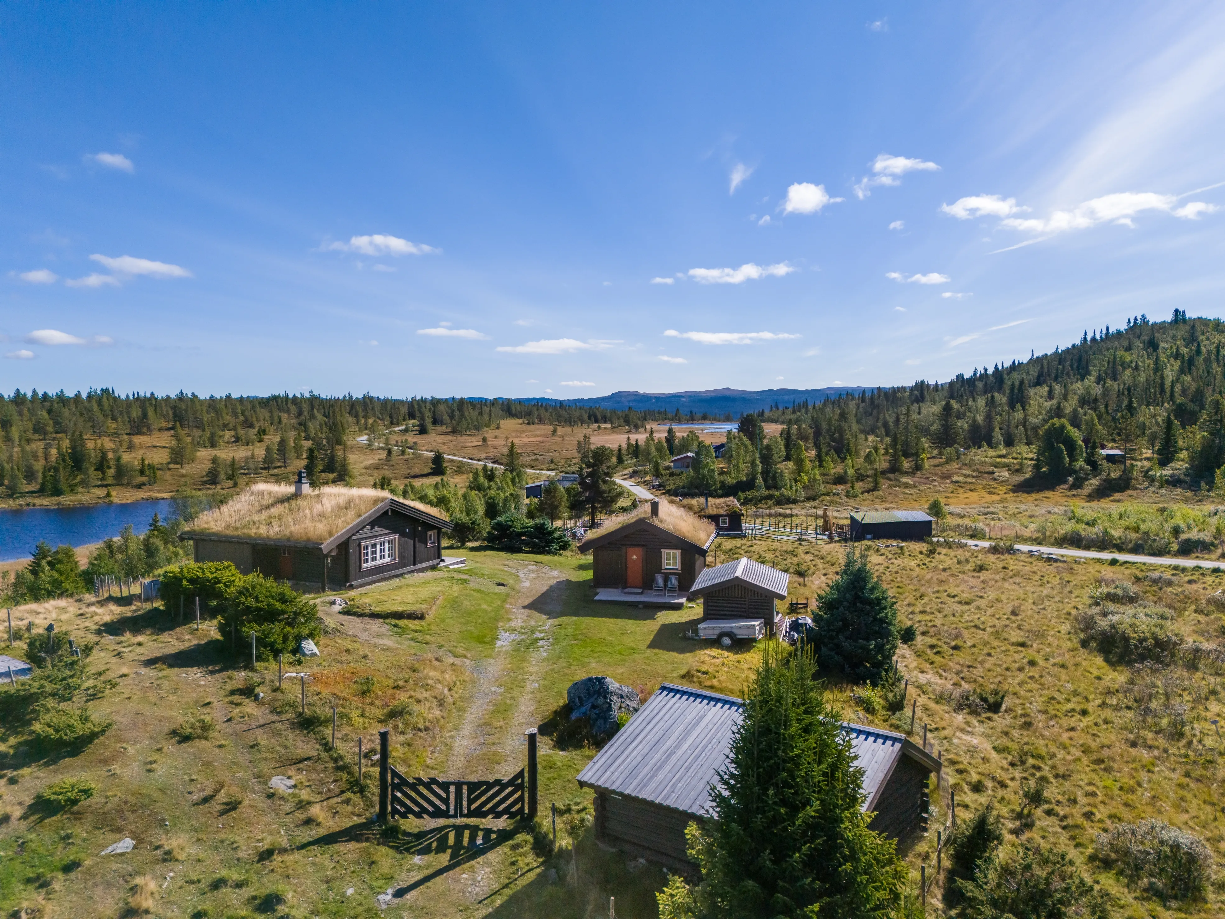1940s Cabin Retreat with Annex and Garden in Scenic Nesbyen, Norway - Image 3
