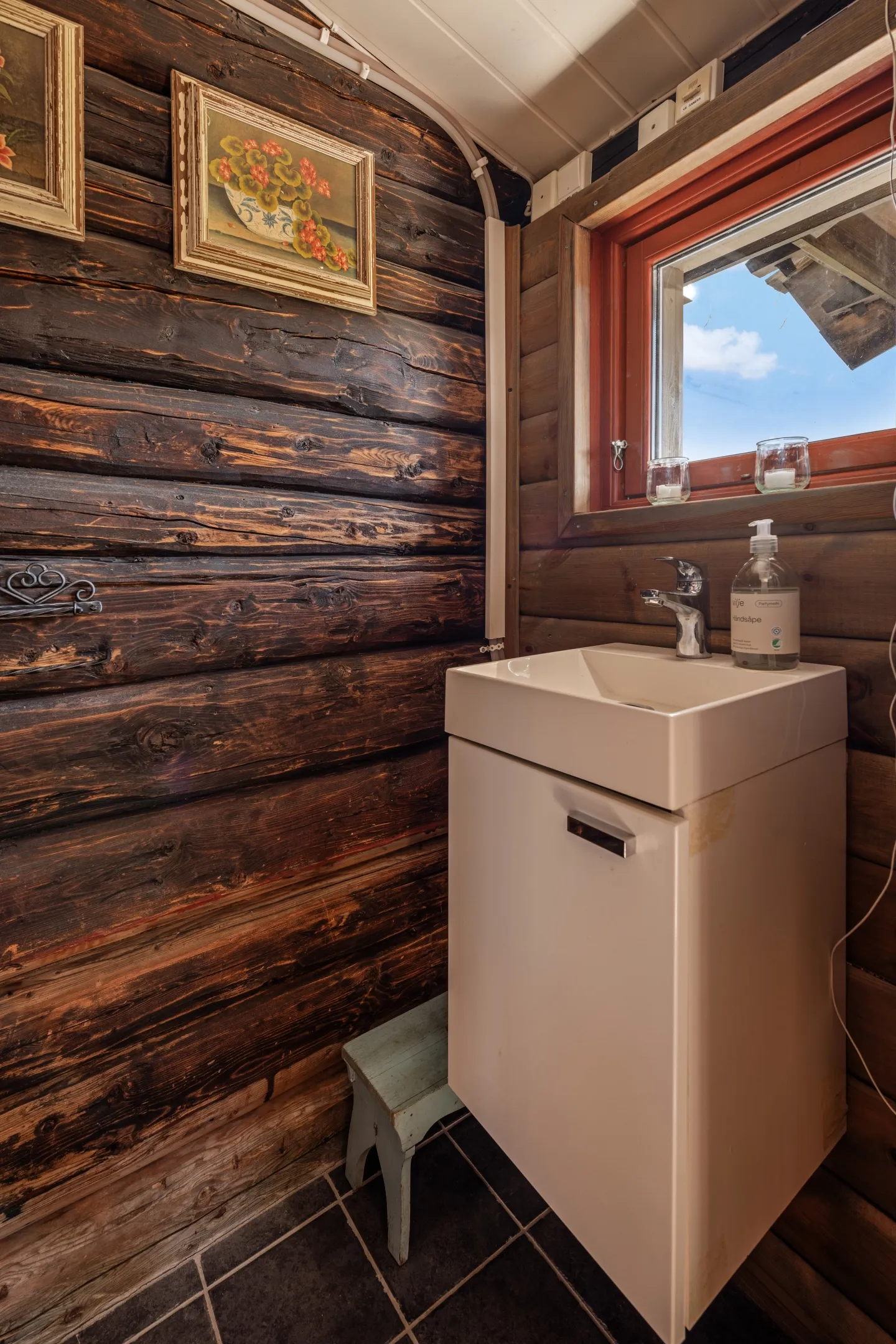 1940s Cabin Retreat with Annex and Garden in Scenic Nesbyen, Norway - View image 32 of 44