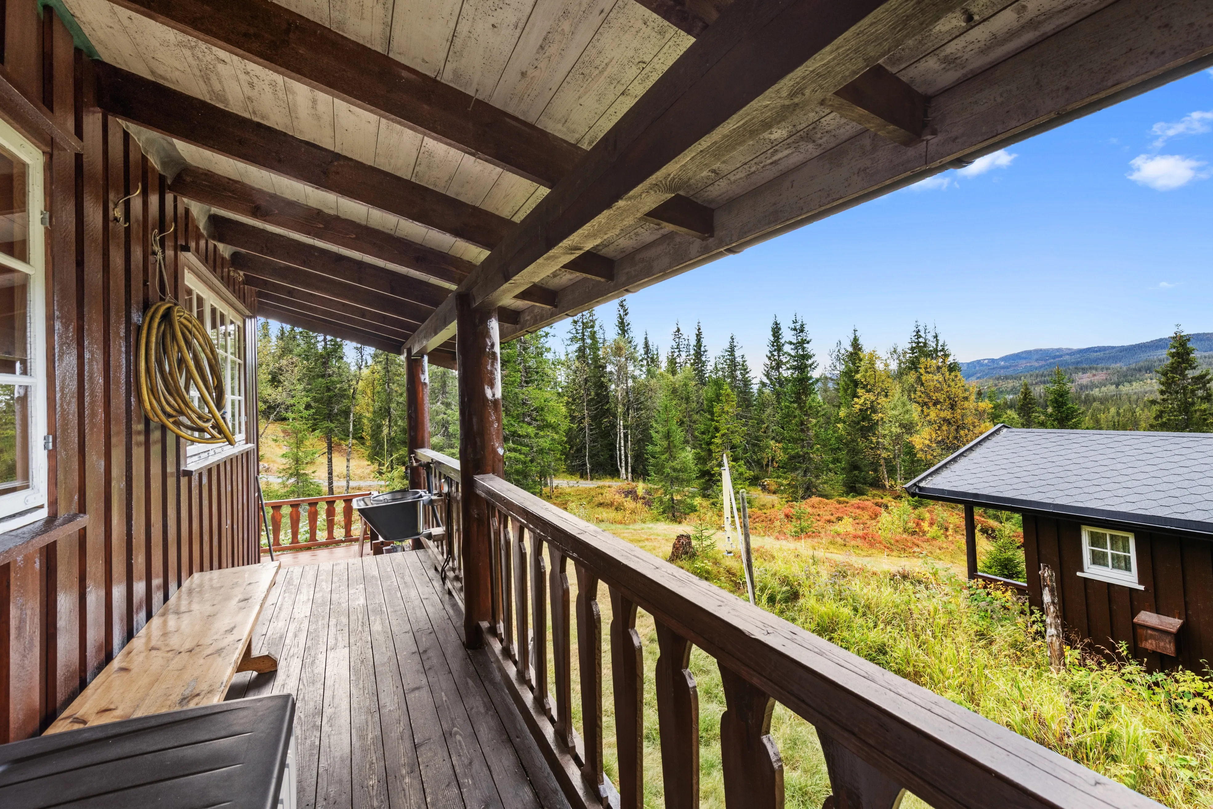 1970s Norwegian Retreat with Terrace and Spa in Veneli - Image 4