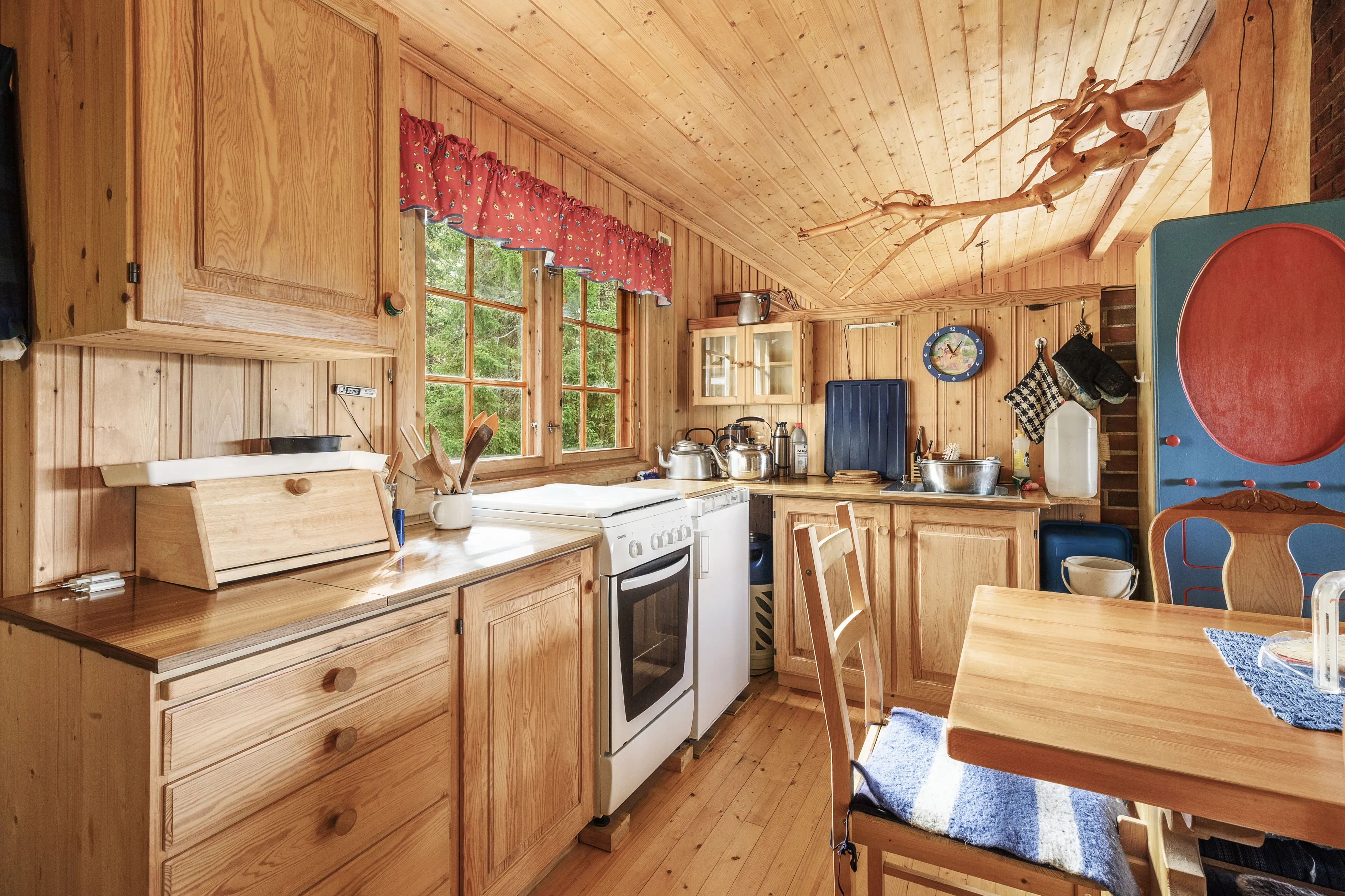 1970s Norwegian Retreat with Terrace and Spa in Veneli - View image 11 of 46