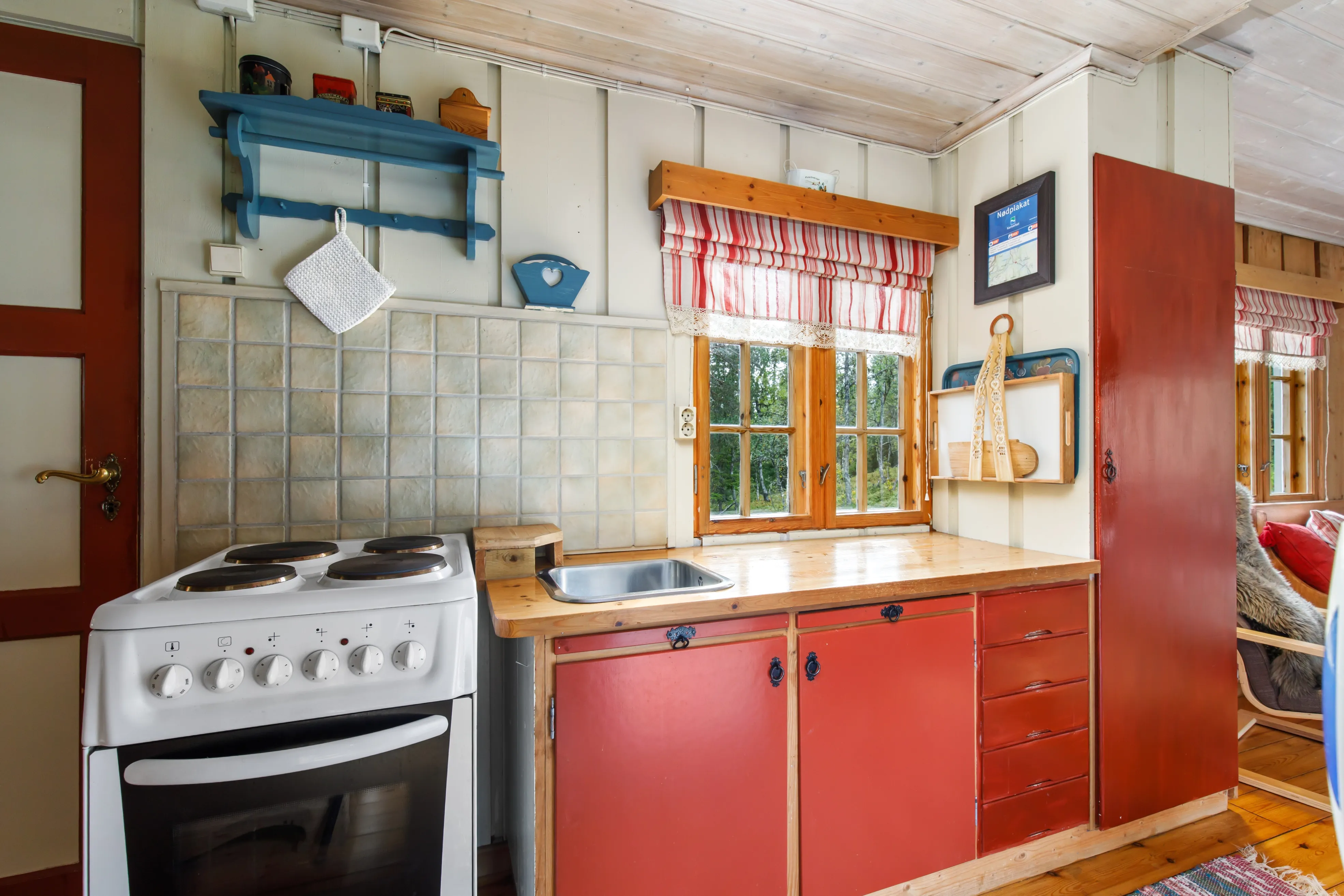 1960s Three-Bedroom Cabin with Terrace in Eggedal, Norway - View image 15 of 49