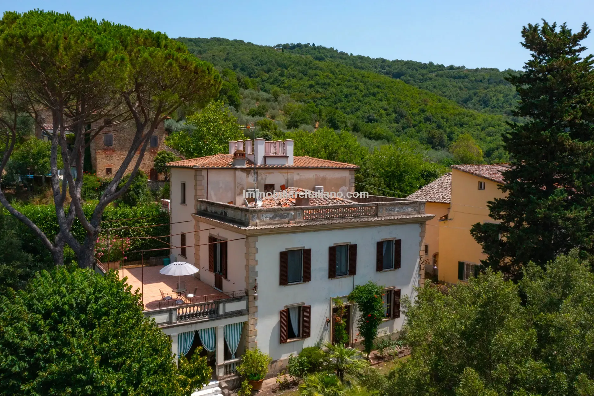 Art Nouveau Villa in Tuscany: 7 Bedrooms, Pool, Guest Apartment - Image 2