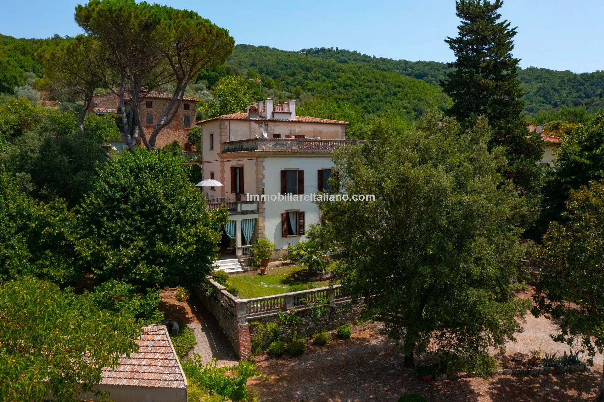 Art Nouveau Villa in Tuscany: 7 Bedrooms, Pool, Guest Apartment - Image 4