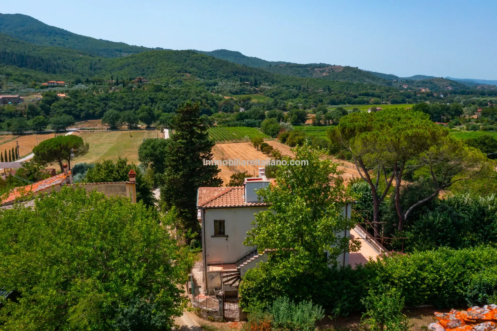 Art Nouveau Villa in Tuscany: 7 Bedrooms, Pool, Guest Apartment - View image 7 of 49