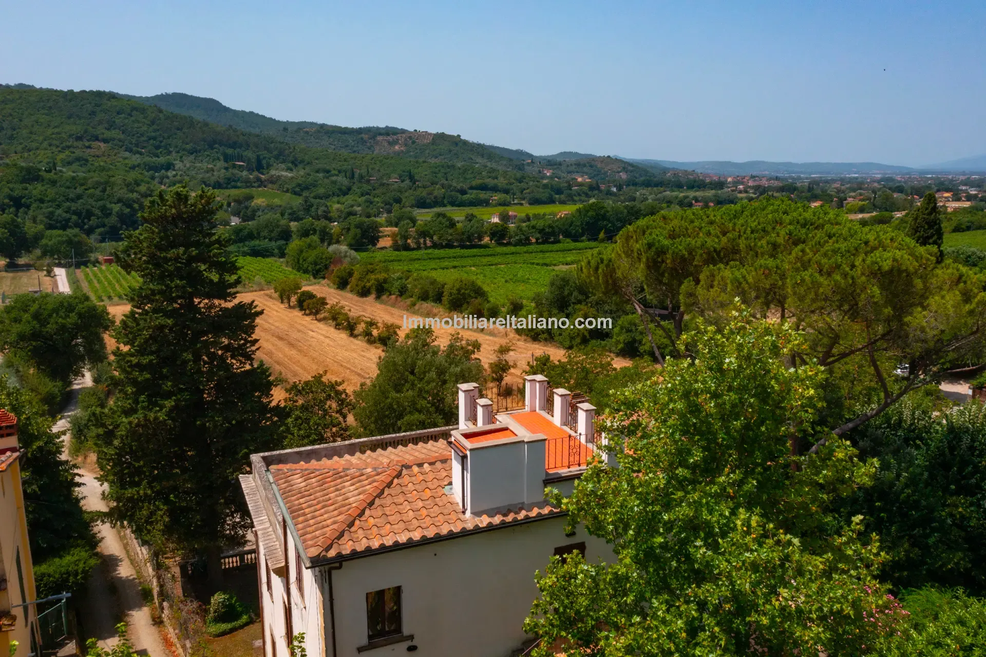 Art Nouveau Villa in Tuscany: 7 Bedrooms, Pool, Guest Apartment - View image 8 of 49