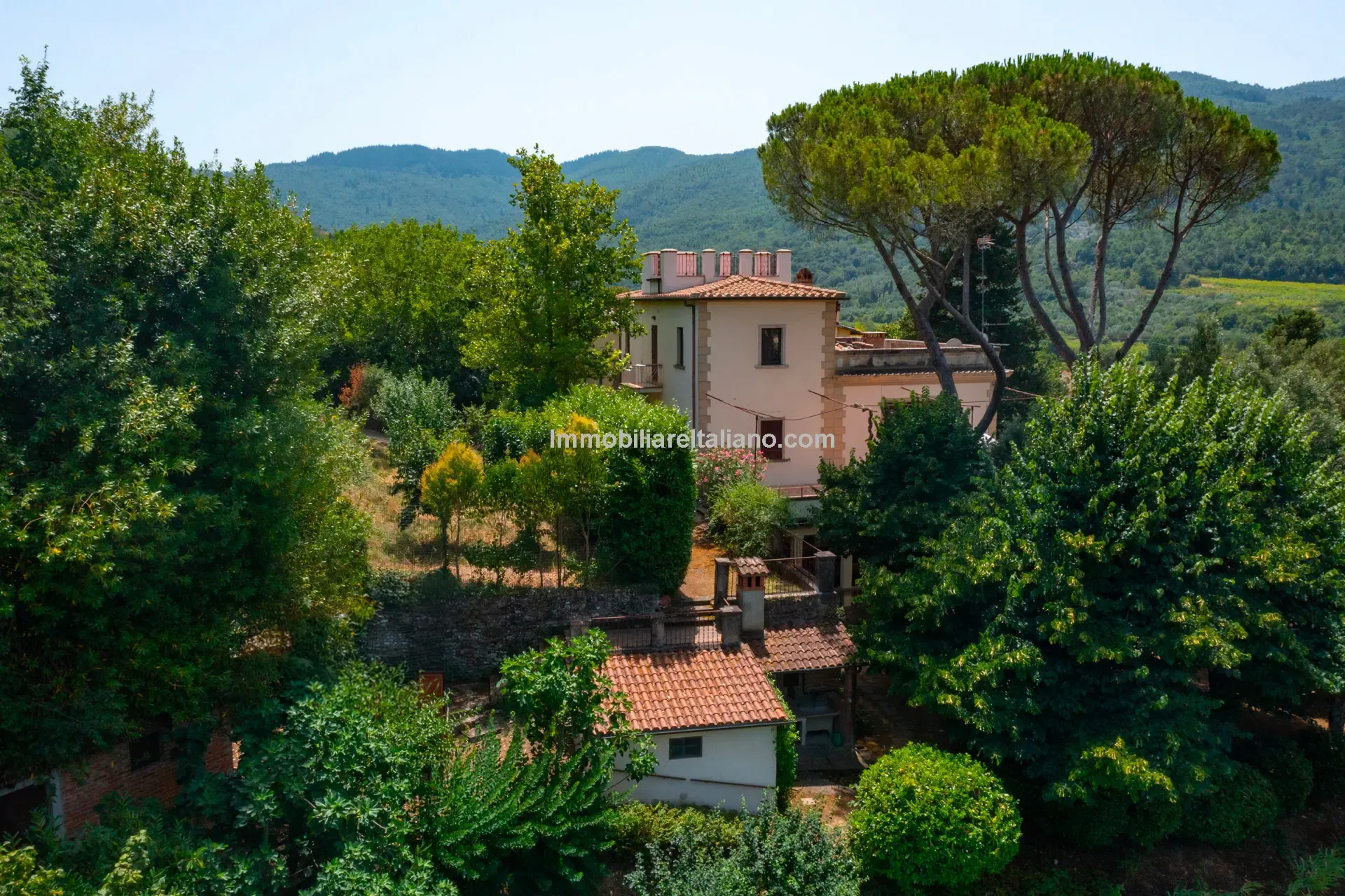 Art Nouveau Villa in Tuscany: 7 Bedrooms, Pool, Guest Apartment - View image 9 of 49