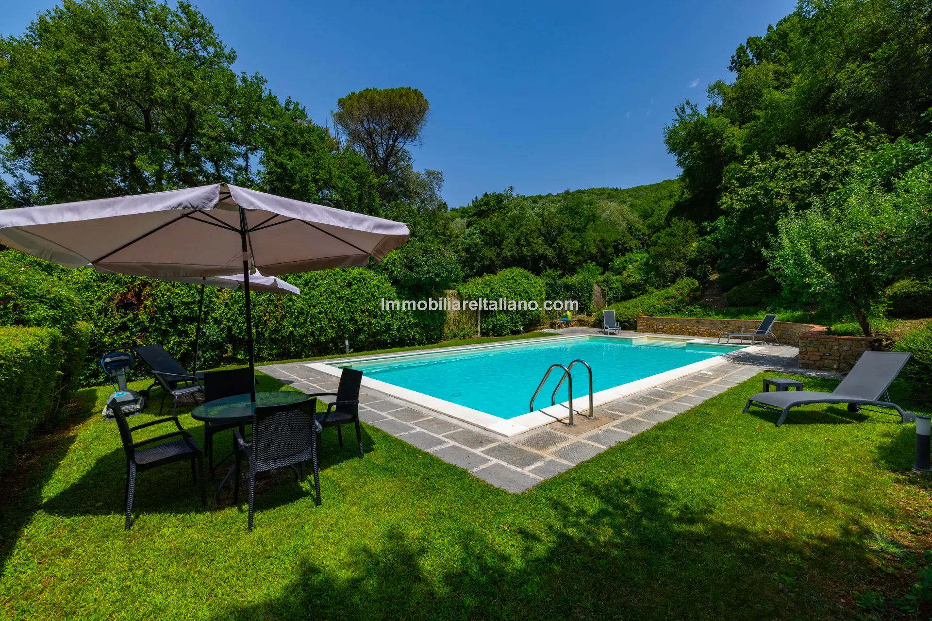 Art Nouveau Villa in Tuscany: 7 Bedrooms, Pool, Guest Apartment - View image 16 of 49