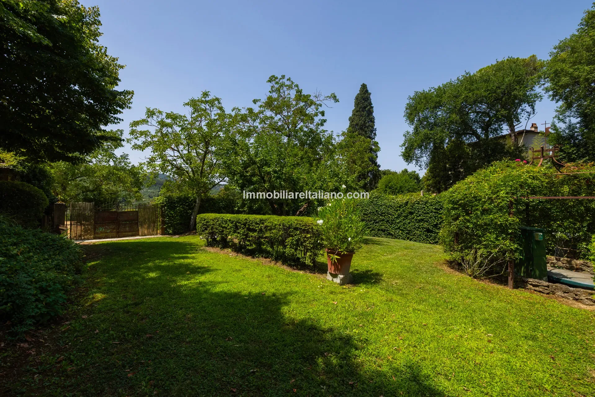 Art Nouveau Villa in Tuscany: 7 Bedrooms, Pool, Guest Apartment - View image 17 of 49