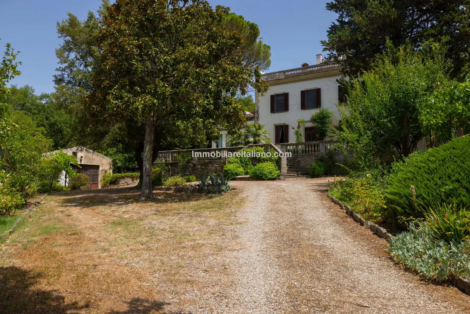 Art Nouveau Villa in Tuscany: 7 Bedrooms, Pool, Guest Apartment - View image 20 of 49