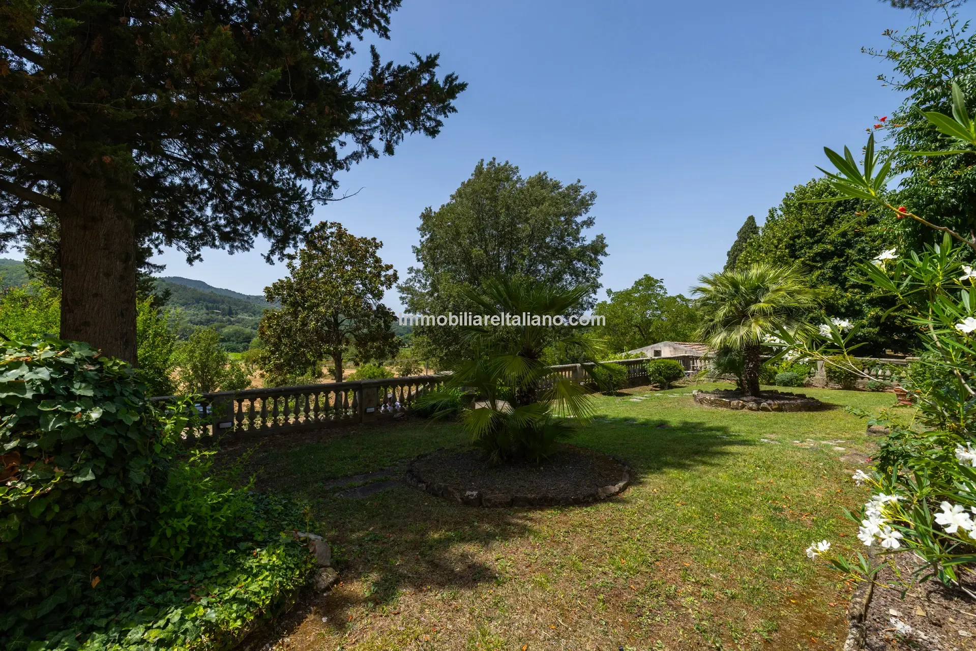 Art Nouveau Villa in Tuscany: 7 Bedrooms, Pool, Guest Apartment - View image 21 of 49