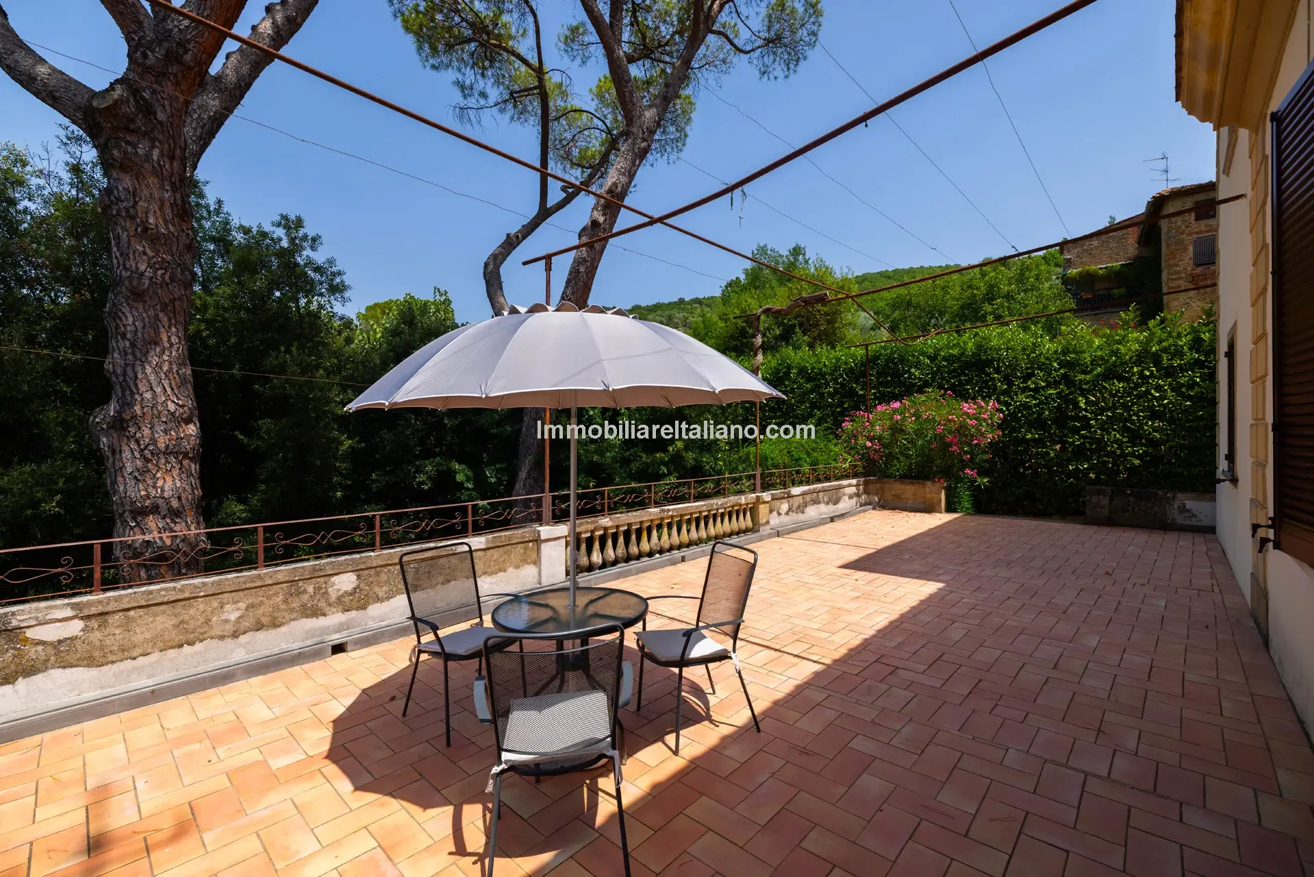 Art Nouveau Villa in Tuscany: 7 Bedrooms, Pool, Guest Apartment - View image 39 of 49
