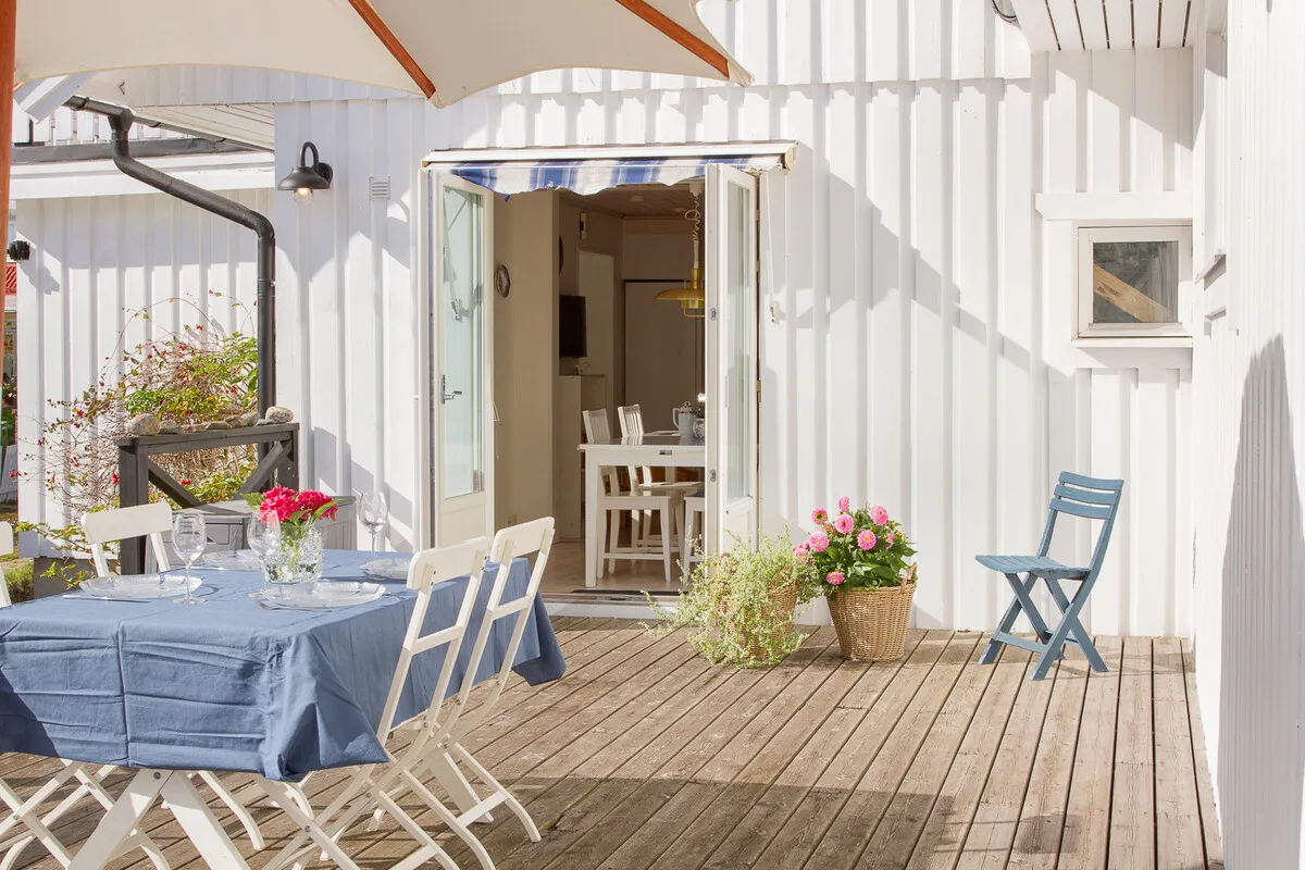 1980s Family Villa with Garden and Balcony in Central Dalarö, Sweden - Image 2