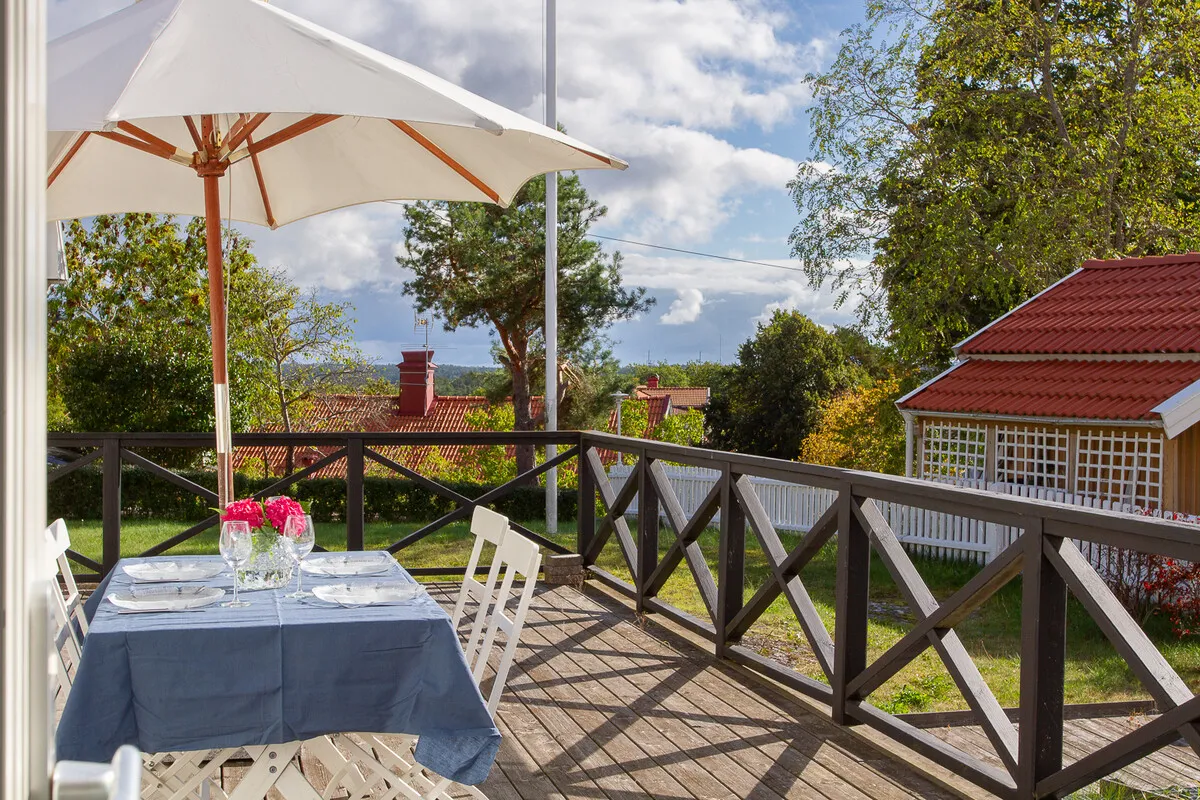 1980s Family Villa with Garden and Balcony in Central Dalarö, Sweden - View image 15 of 40