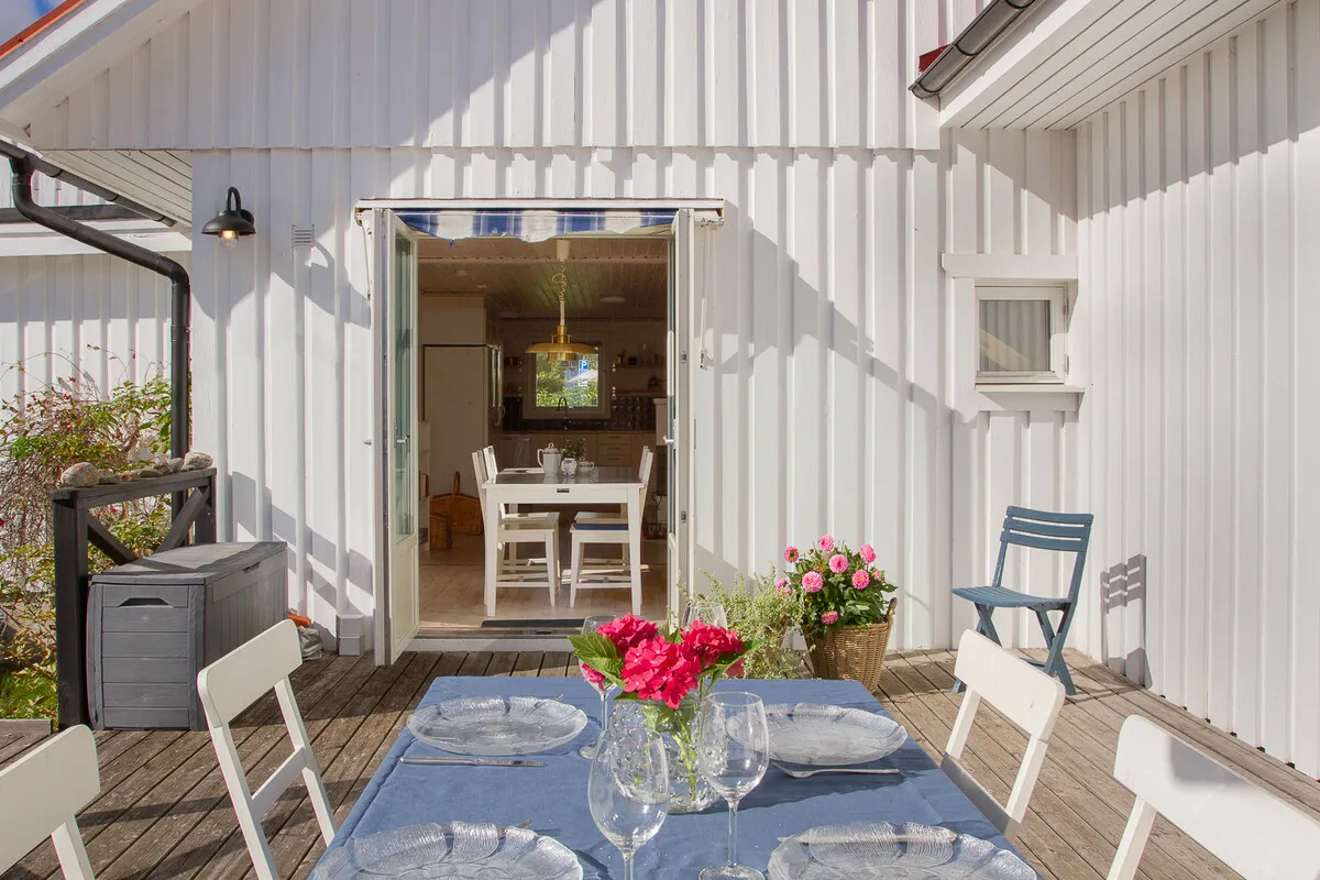 1980s Family Villa with Garden and Balcony in Central Dalarö, Sweden - View image 16 of 40