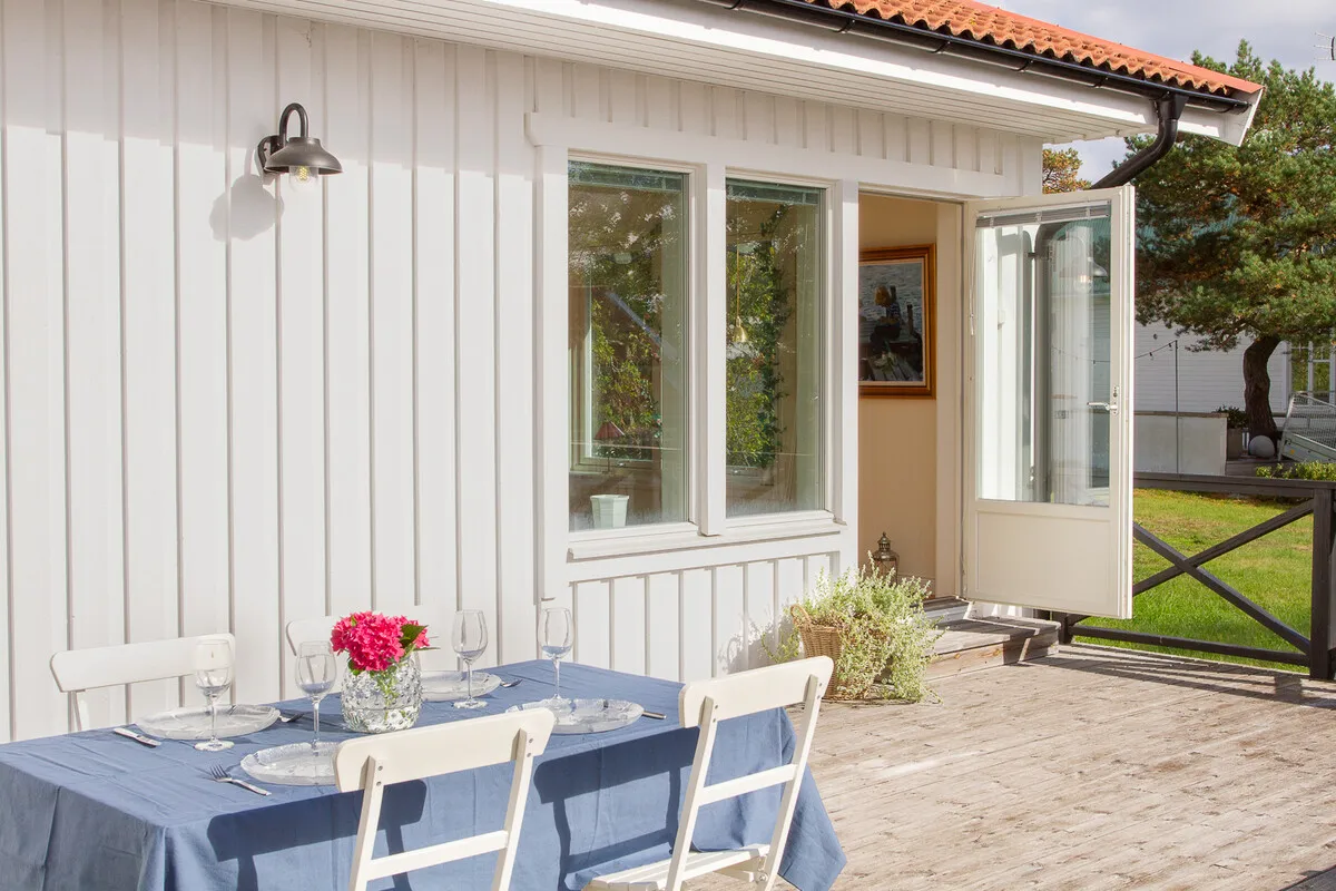 1980s Family Villa with Garden and Balcony in Central Dalarö, Sweden - View image 27 of 40