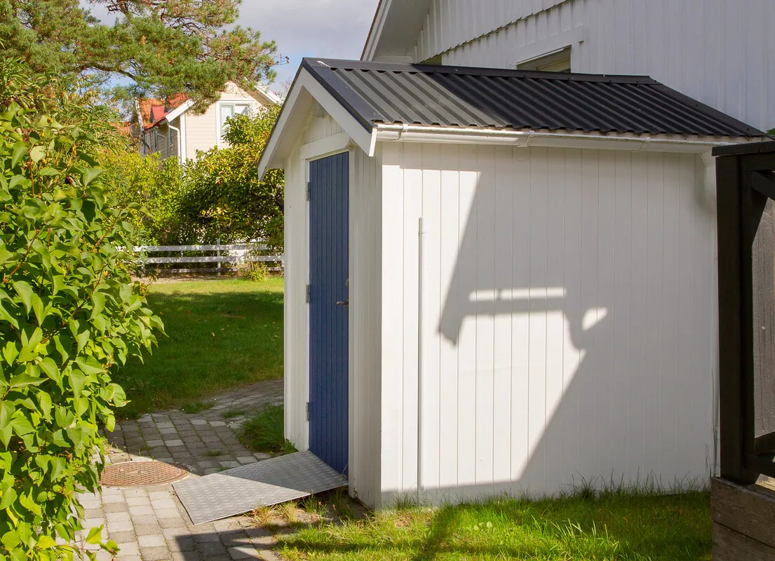 1980s Family Villa with Garden and Balcony in Central Dalarö, Sweden - View image 38 of 40