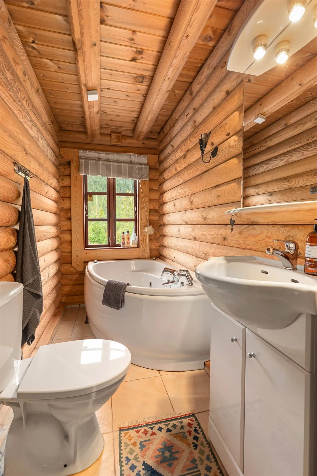 4-Bedroom Country House with Balcony and Terrace in Scenic Noresund - View image 17 of 37