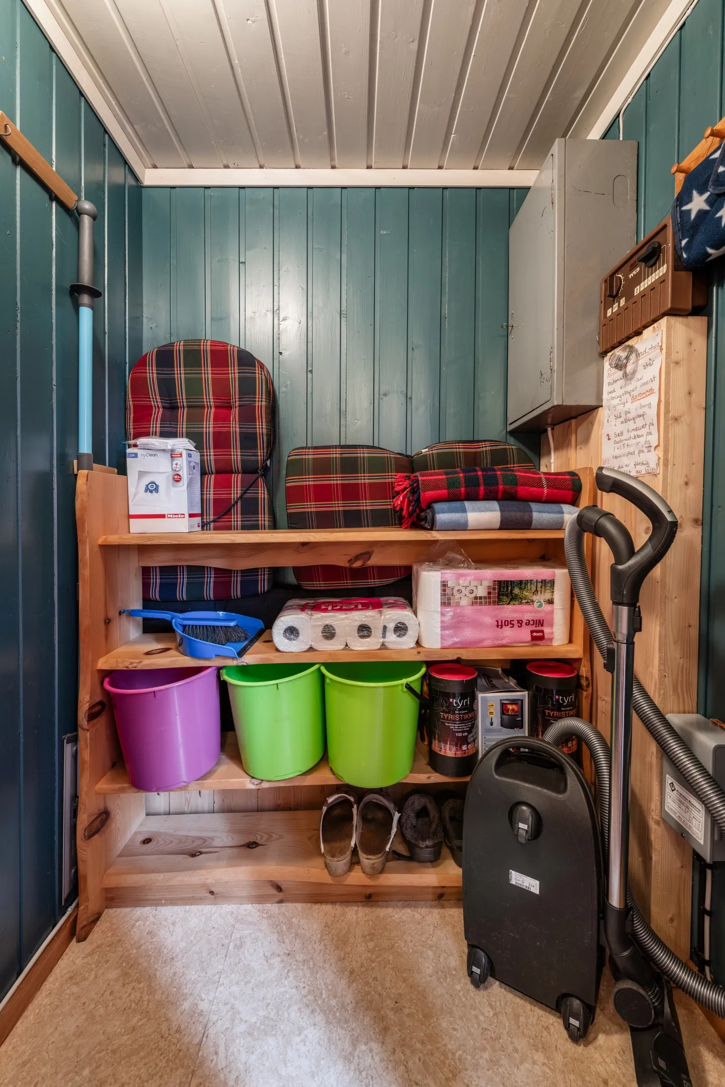 Rustic 1970s Cabin in Ål with Wood Heating on Expansive Grounds - View image 33 of 57