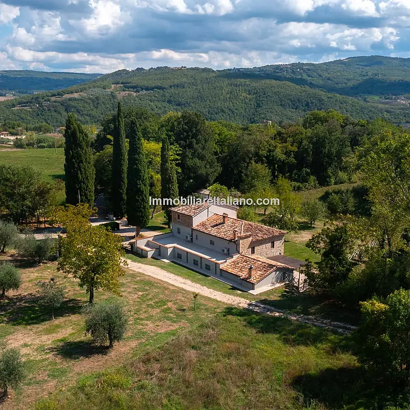 Modern 6-Bedroom Country House with Expansive Land in Todi, Umbria
